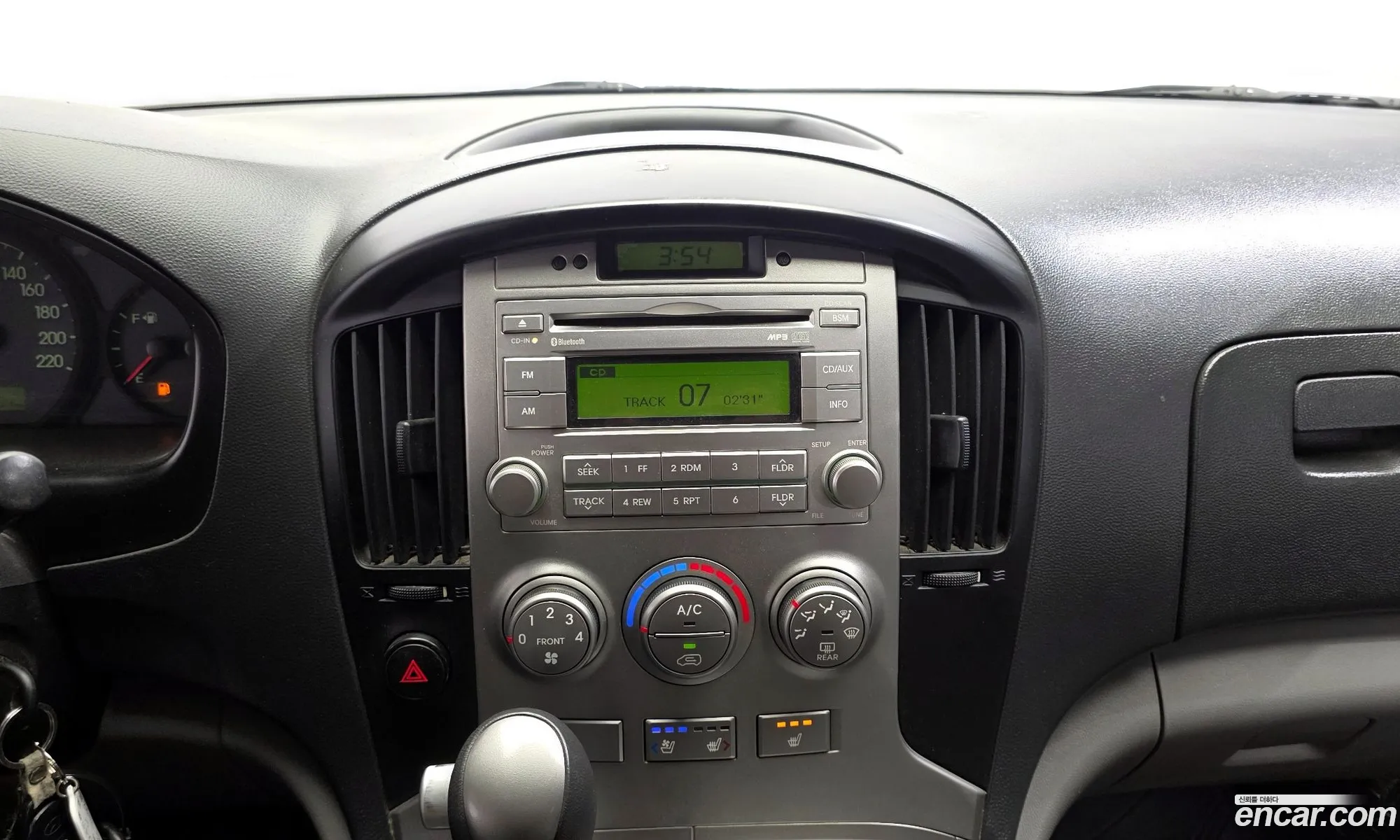 Hyundai Grand Starex 2015 — 19