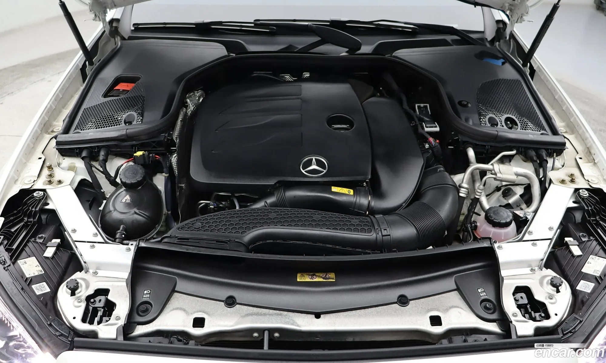 Mercedes-Benz E-Class W213 2023 — 17