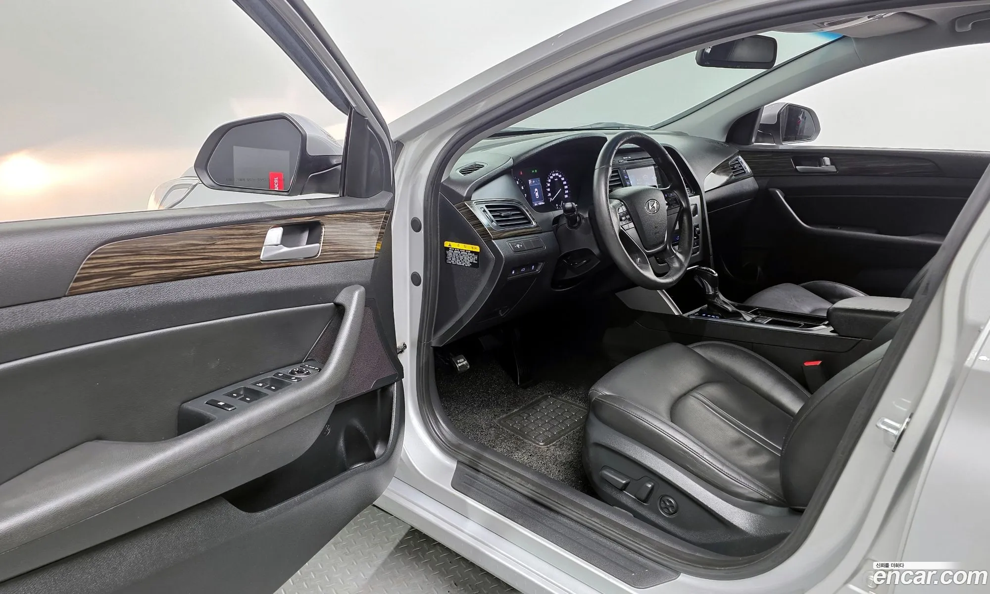 Hyundai LF Sonata 2016 — 15
