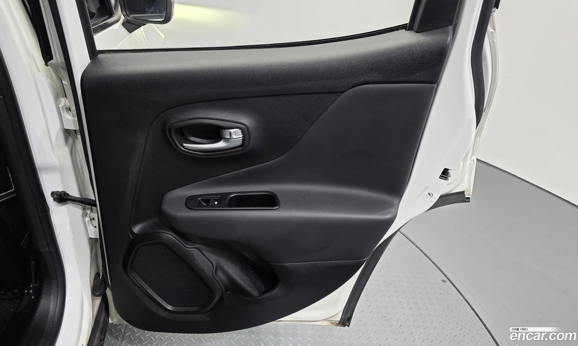Jeep Renegade 2020 1C4BU0000LPL40293 — 2