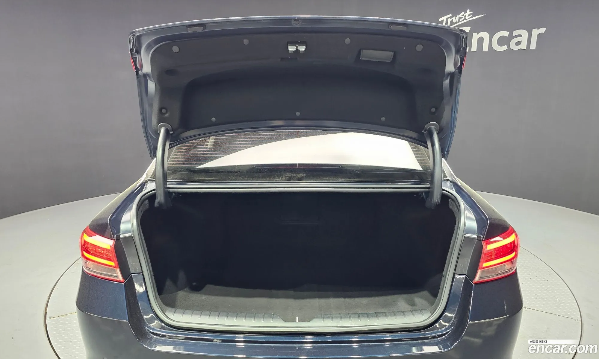 Kia K5 2016 KNAGX411BGA063362 — 17