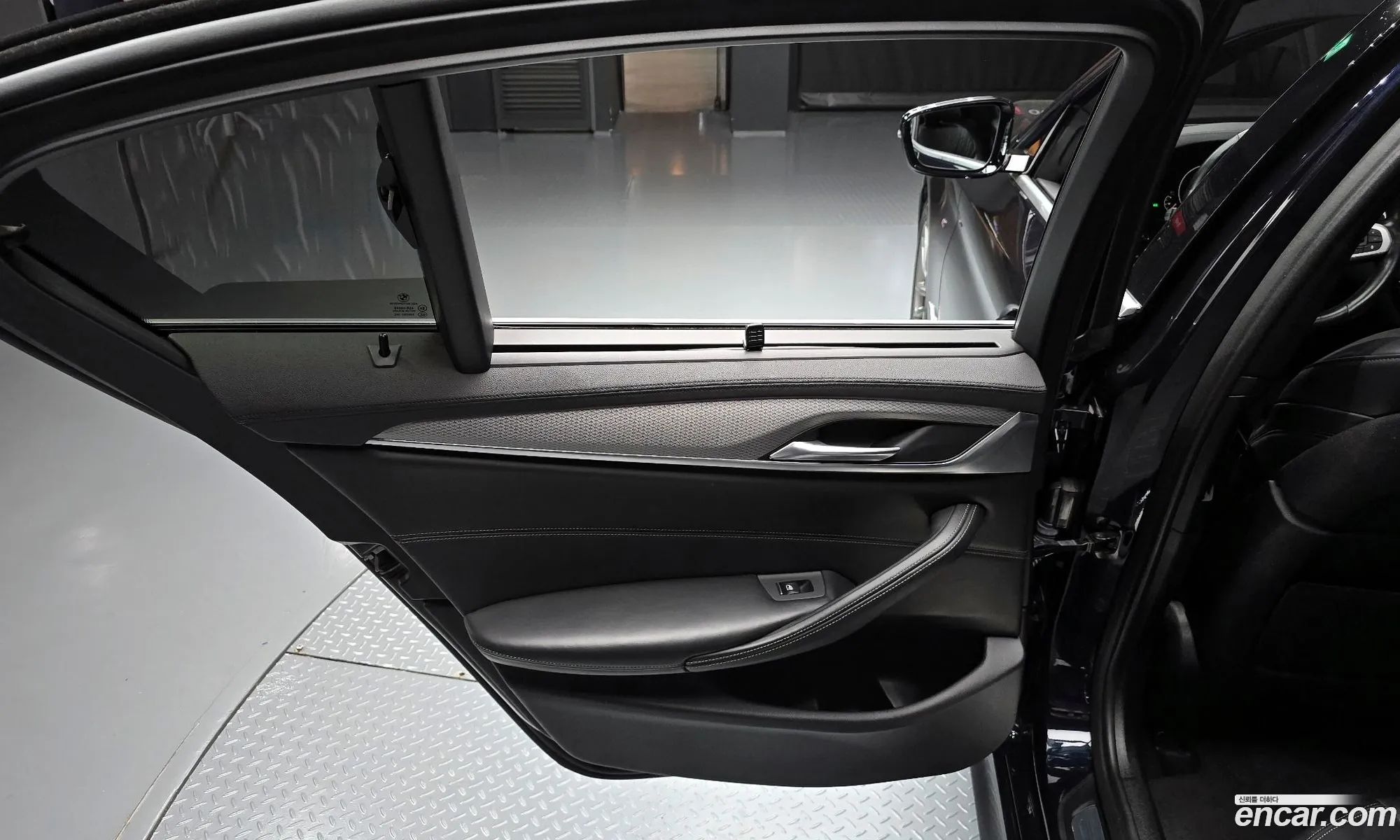 BMW 5 Series 2019 WBAJF5103KWW01821 — 16
