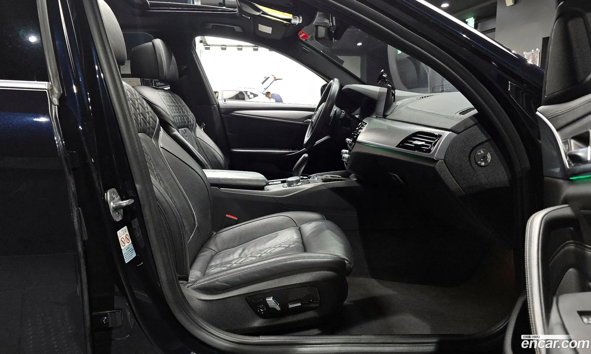 BMW 5 Series 2019 WBAJF5103KWW01821 — 31