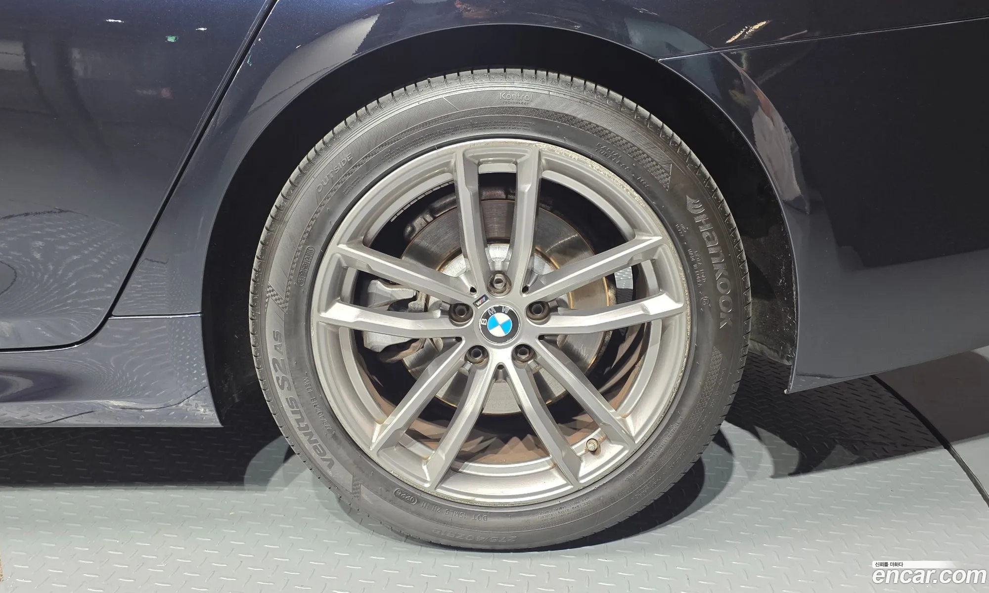 BMW 5 Series 2019 WBAJF5103KWW01821 — 19