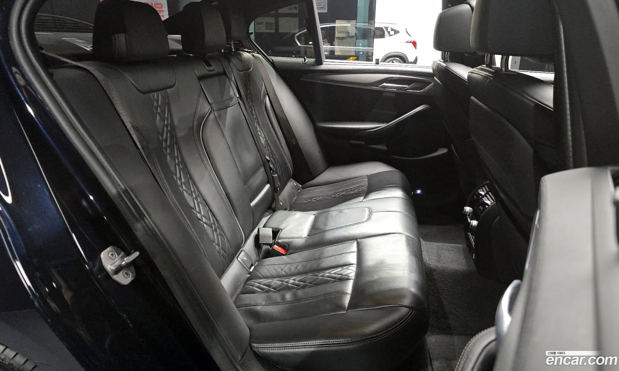 BMW 5 Series 2019 WBAJF5103KWW01821 — 2
