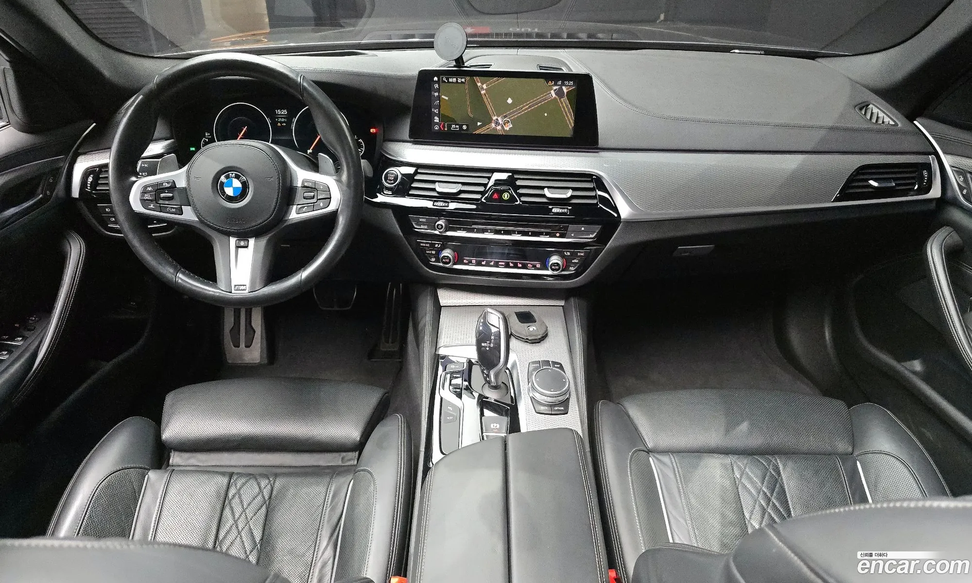 BMW 5 Series 2019 WBAJF5103KWW01821 — 32