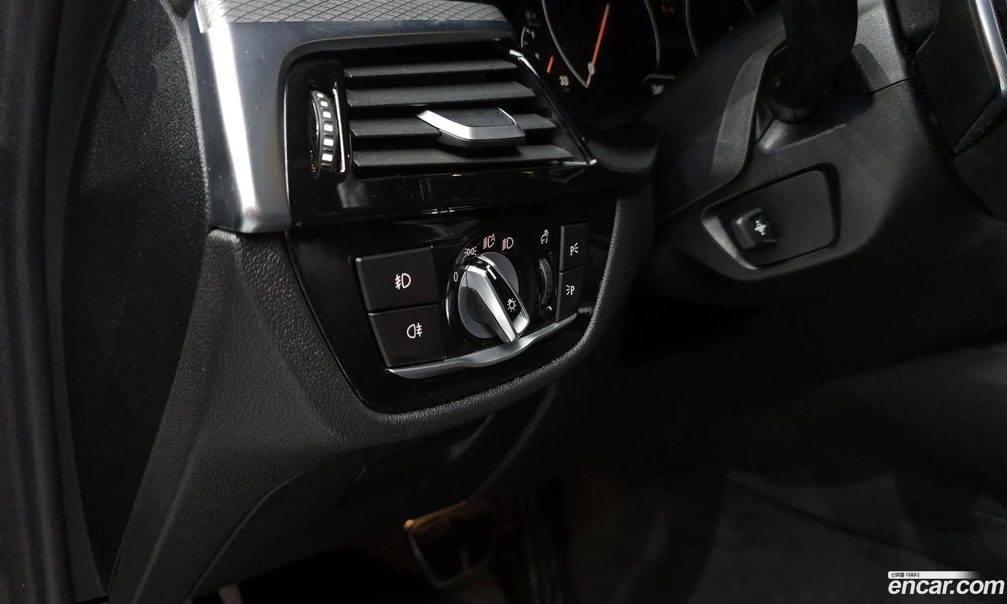 BMW 5 Series 2019 WBAJF5103KWW01821 — 26