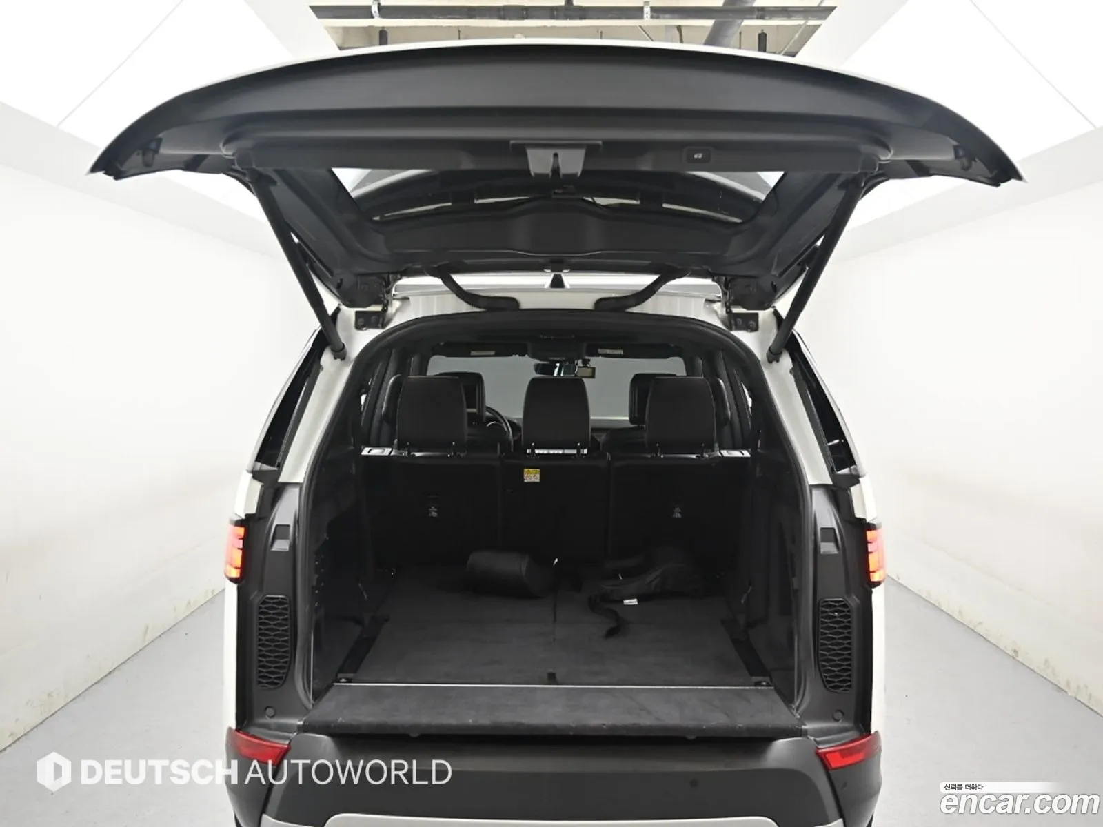 Land Rover Discovery 5 2017 — 11