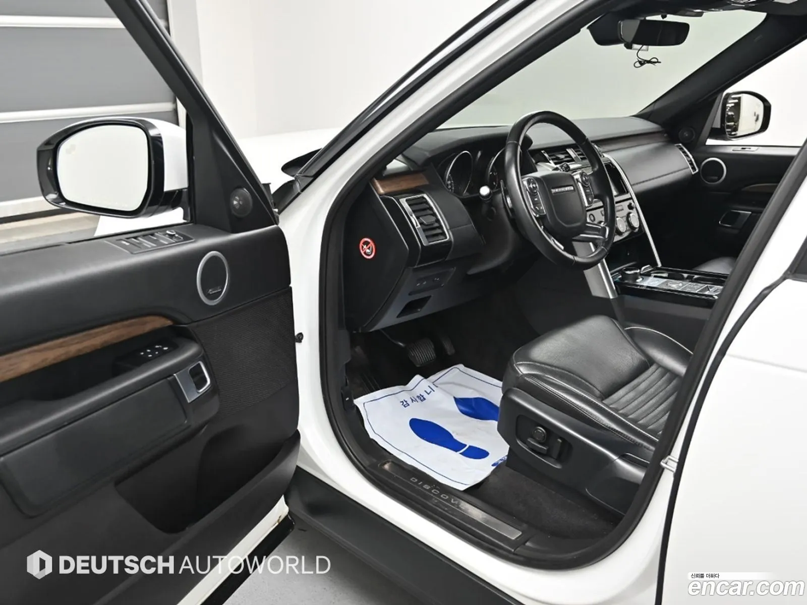 Land Rover Discovery 5 2017 — 18