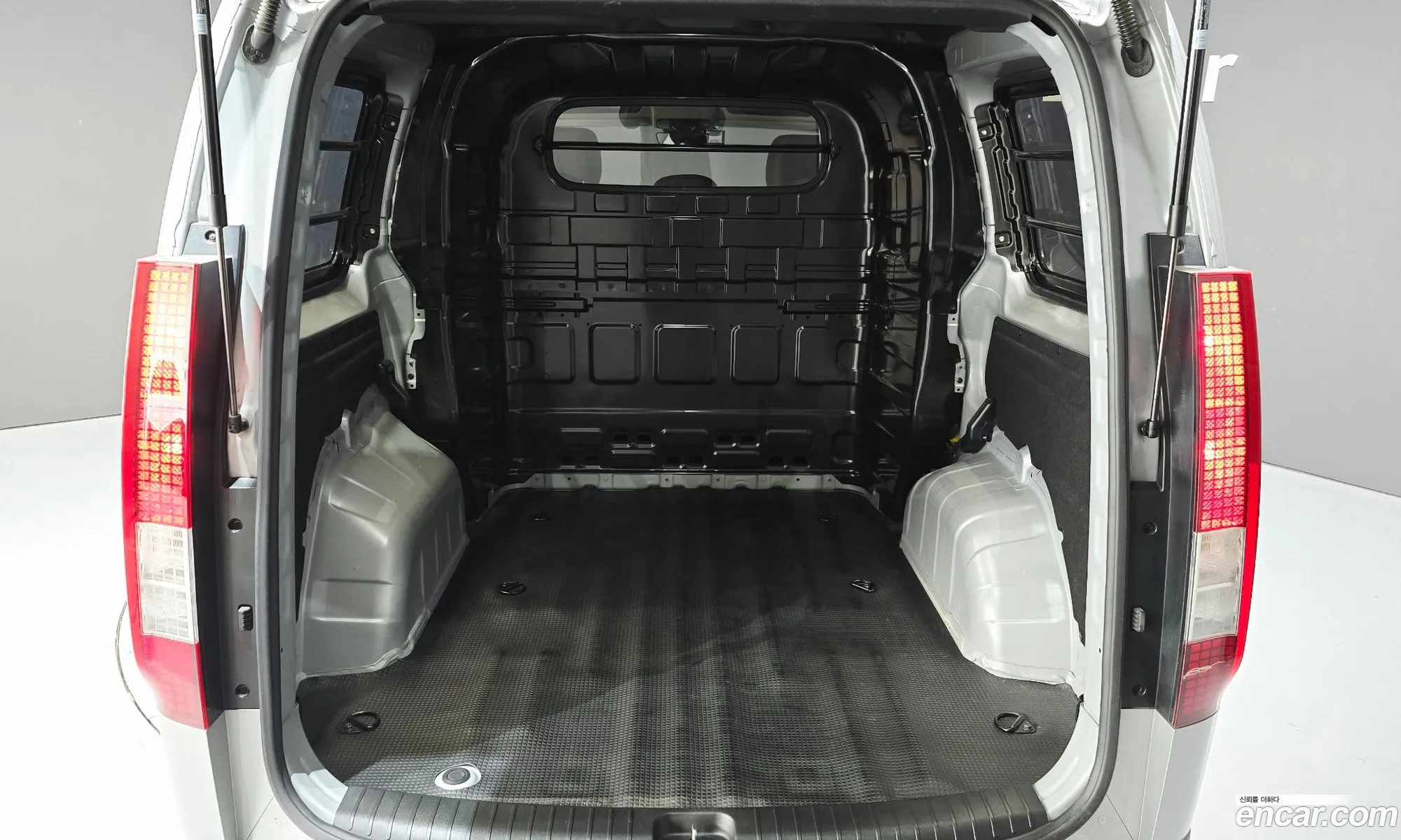 Hyundai Staria 2022 — 25