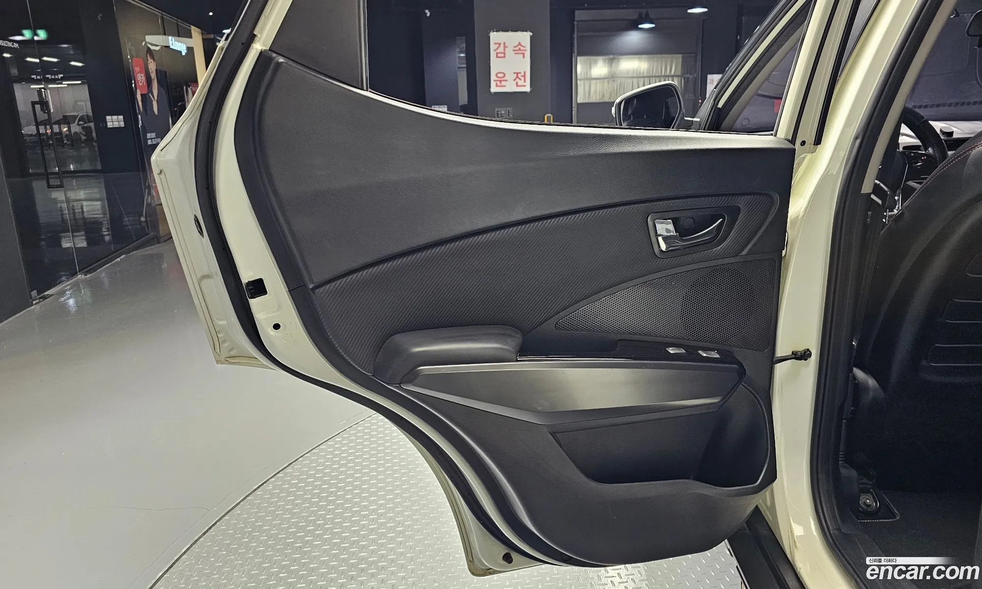 KG Mobility (SsangYong) Tivoli Air 2016 — 3