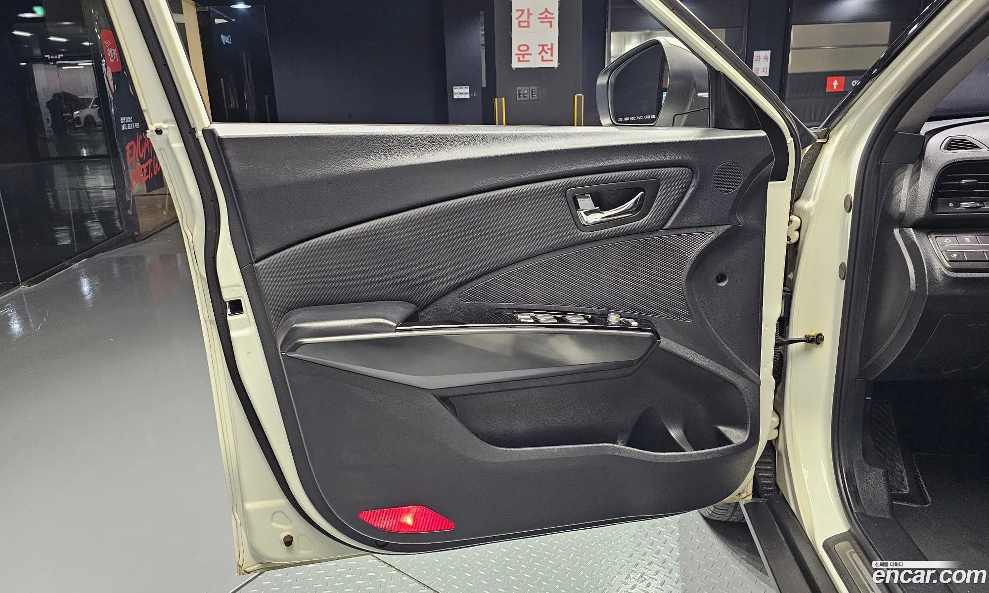 KG Mobility (SsangYong) Tivoli Air 2016 — 21