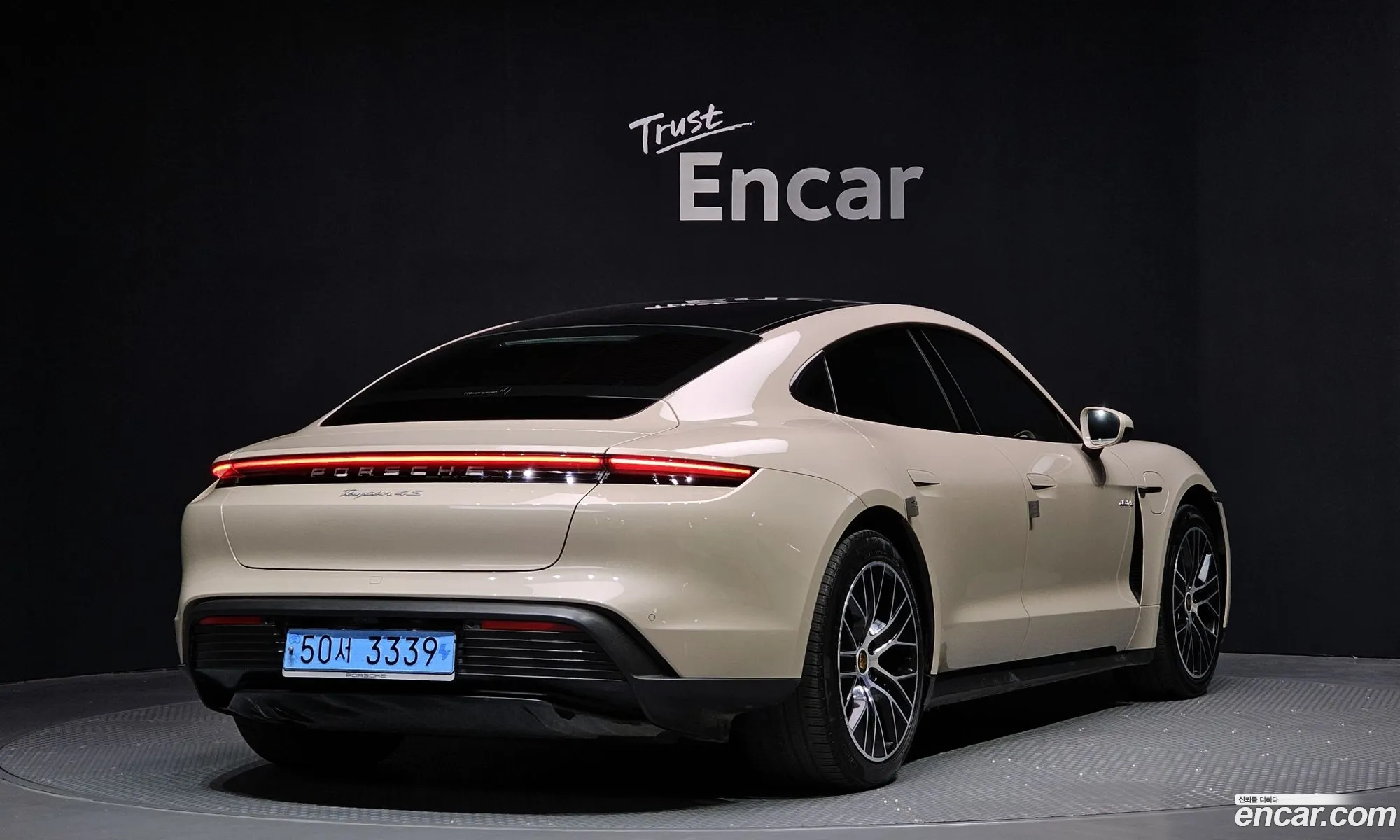 Porsche Taycan 2022 — 35
