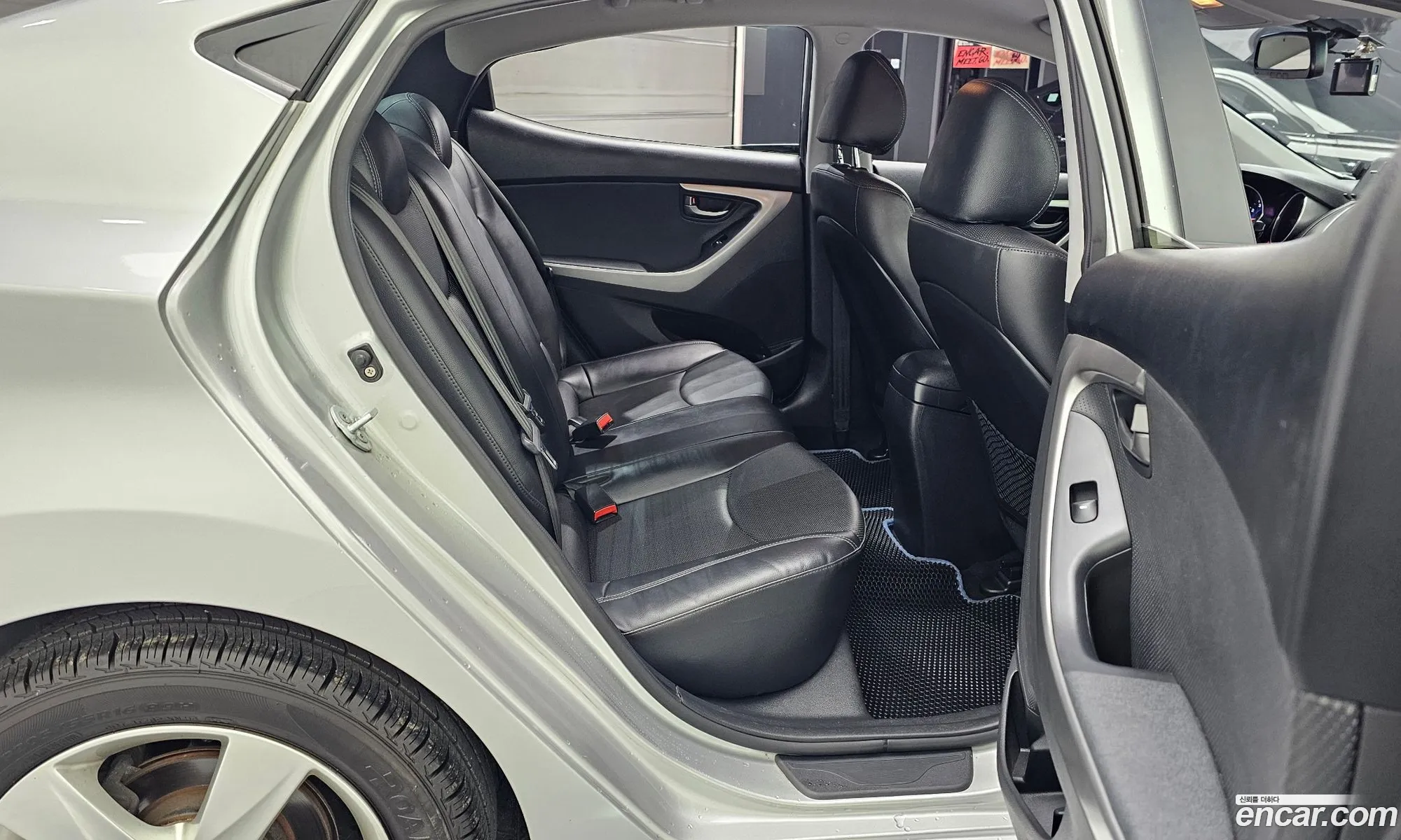 Hyundai Elantra MD 2013 — 17