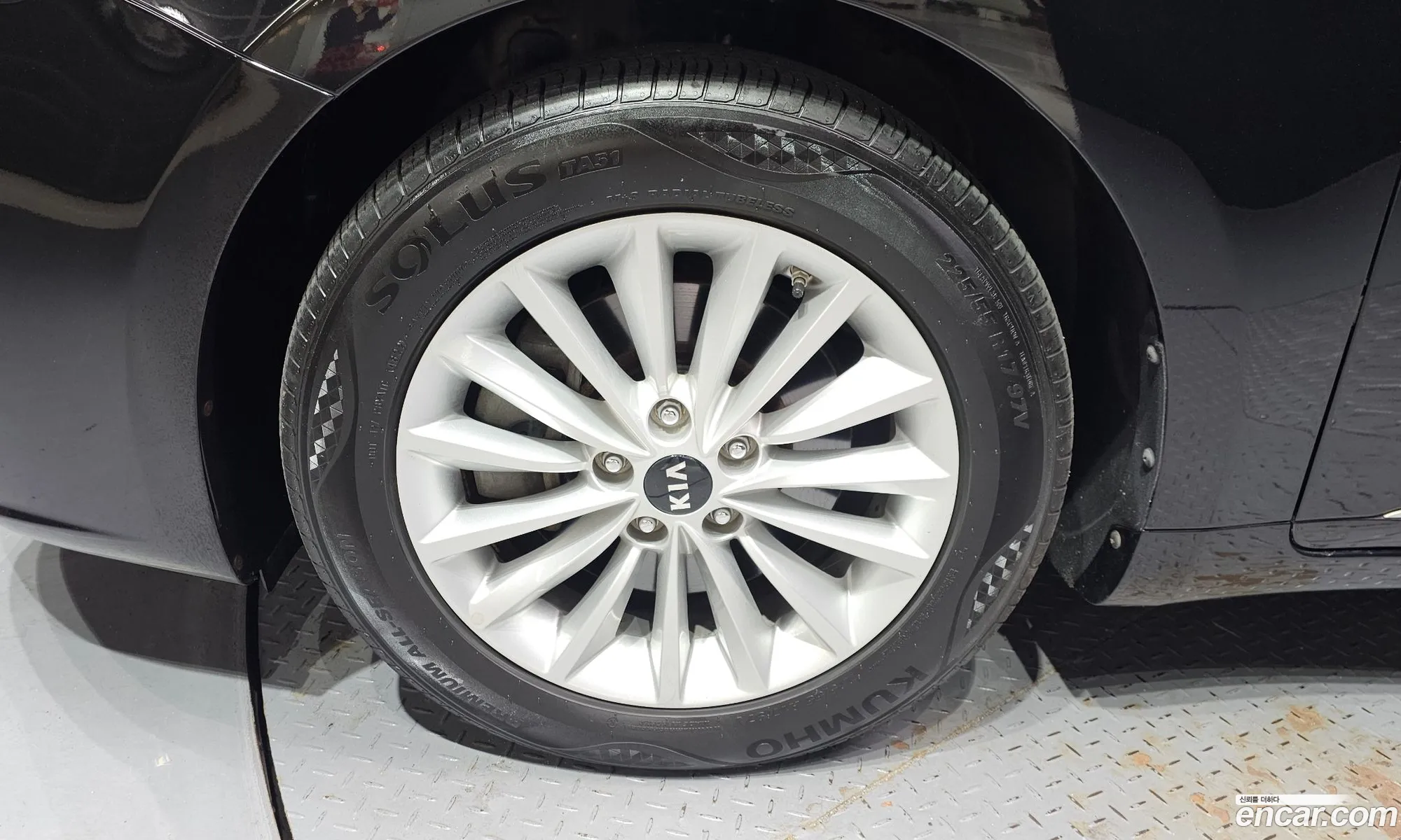 Kia K7 2016 — 18