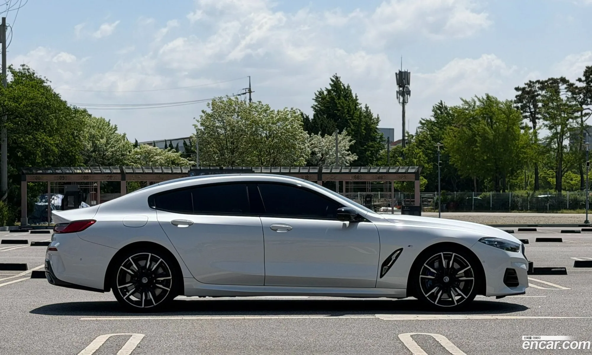 BMW 8 Series 2023 — 10