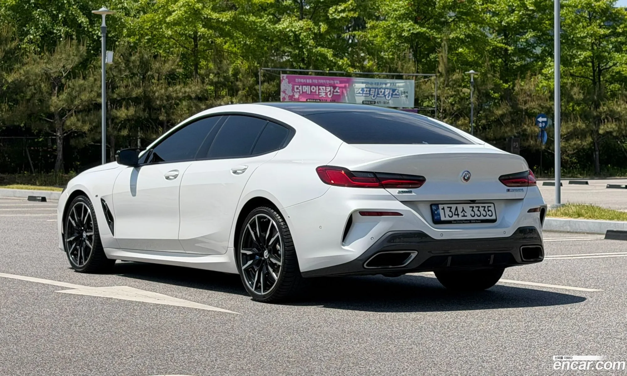 BMW 8 Series 2023 — 18