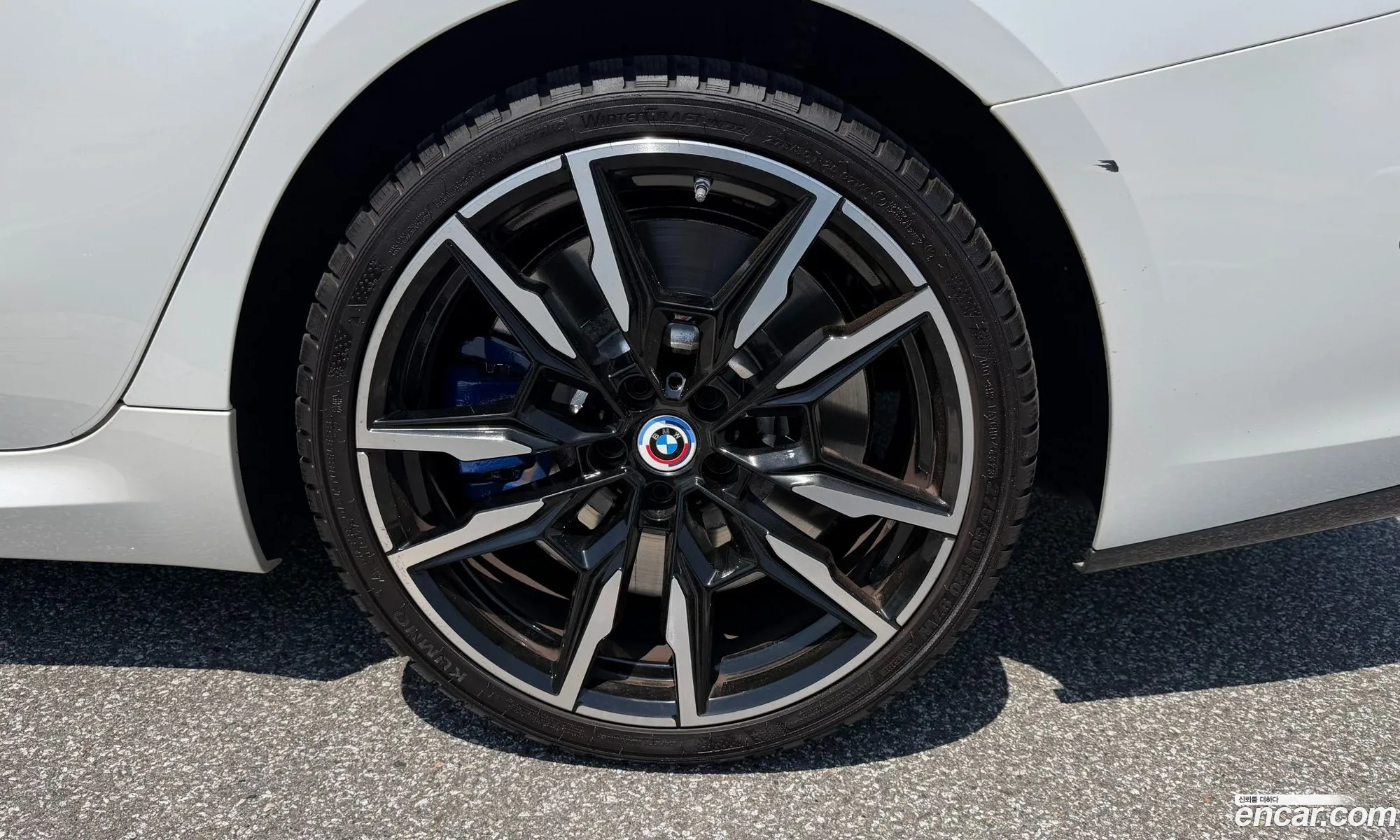BMW 8 Series 2023 — 17