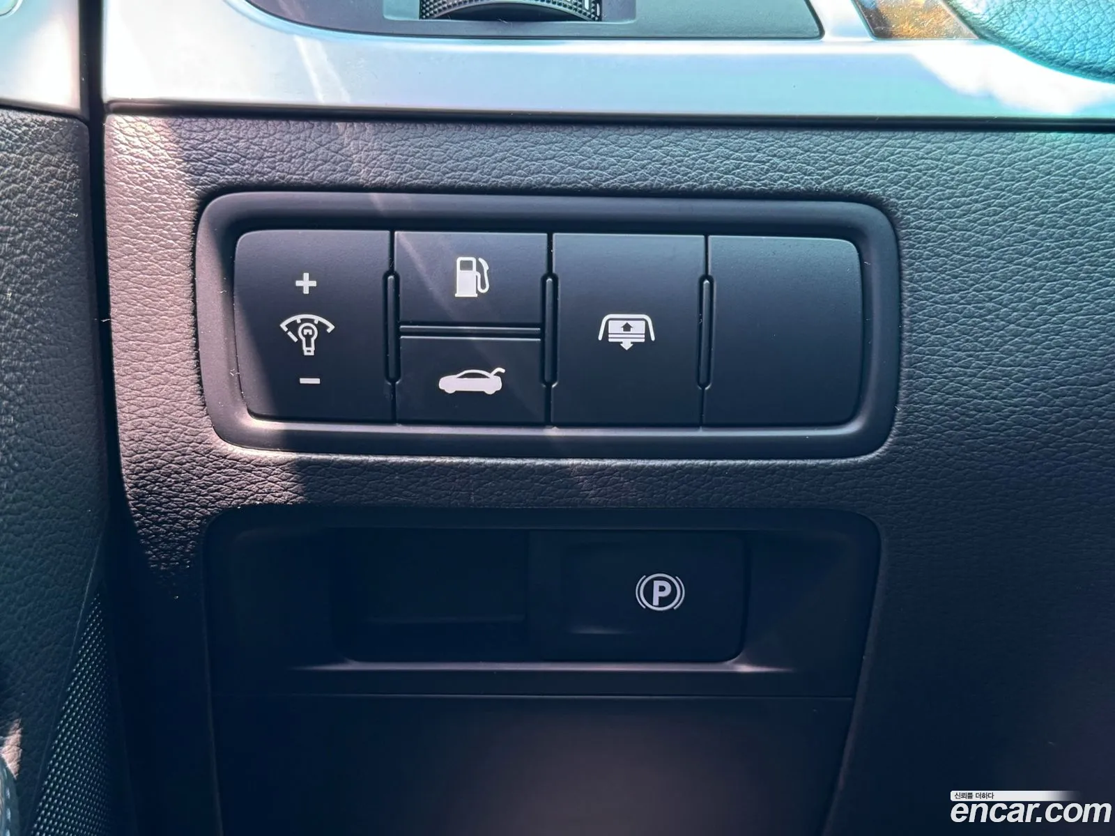 Hyundai Genesis DH 2015 — 16