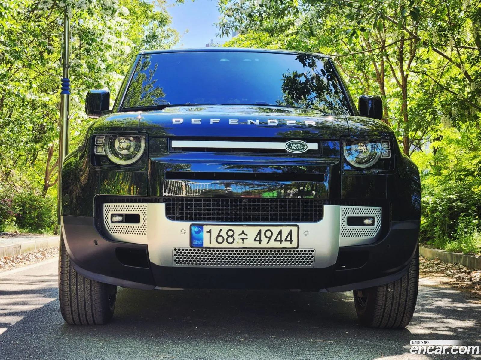 Land Rover Defender 2020 — 17