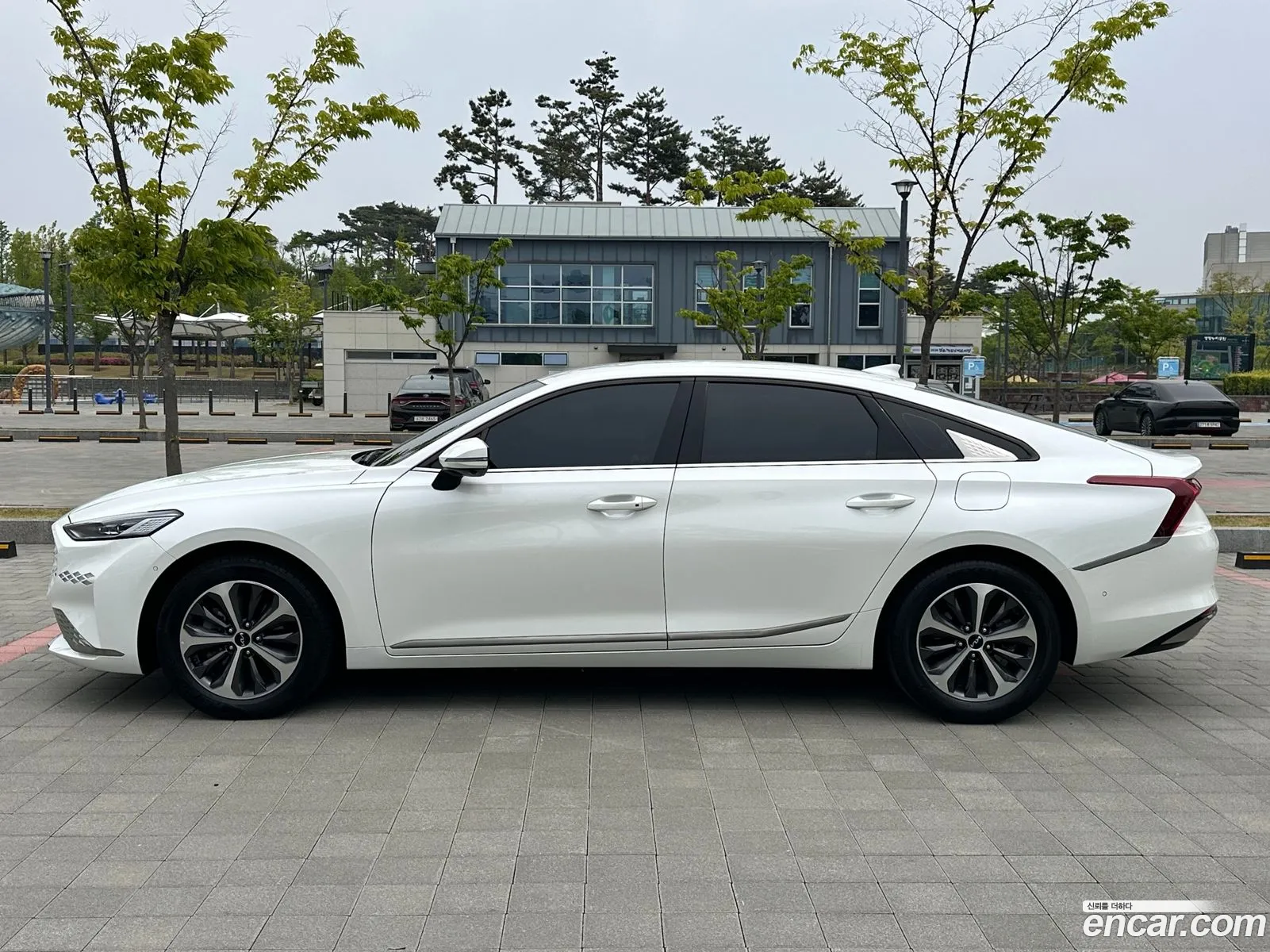 Kia K8 Hybrid 2022 — 4