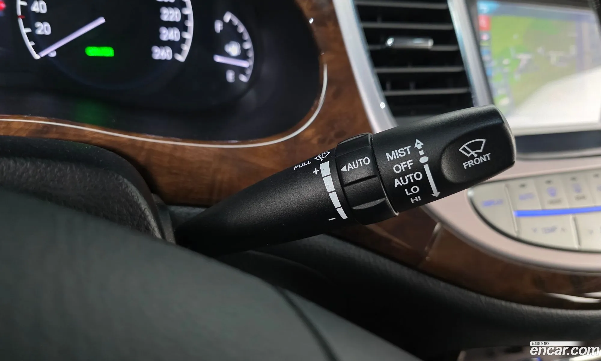 Hyundai Genesis 2011 — 14