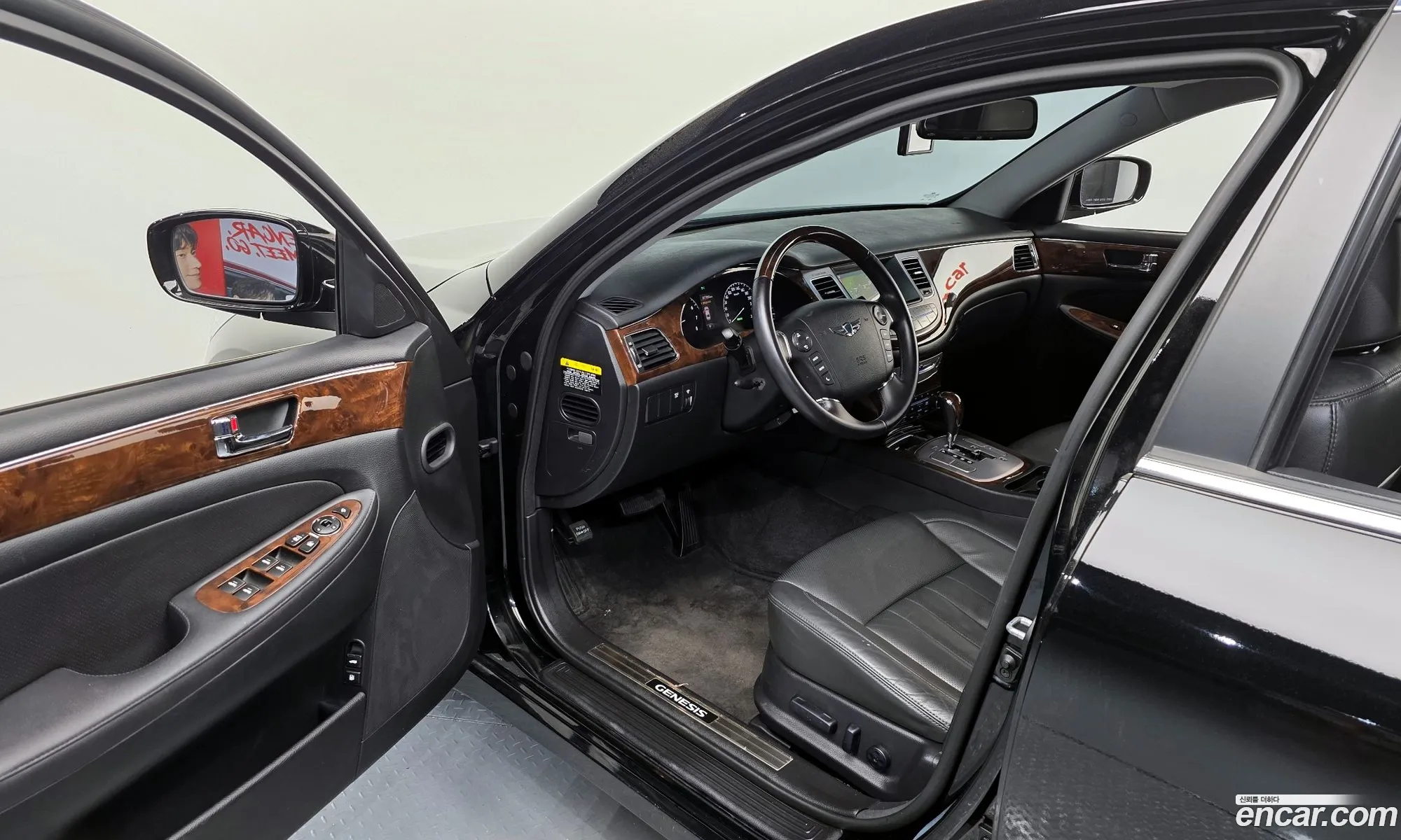 Hyundai Genesis 2011 — 18