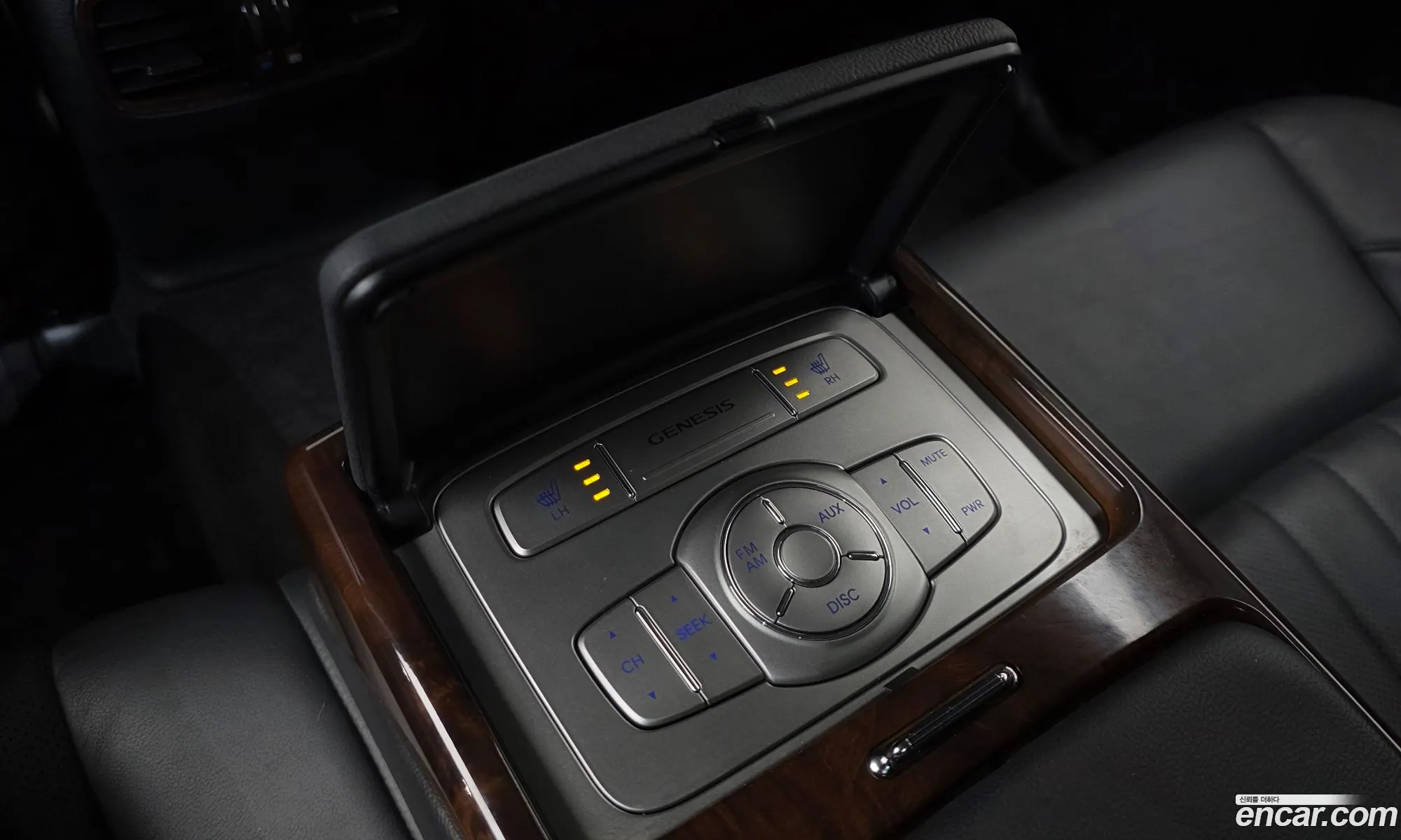 Hyundai Genesis 2011 — 10