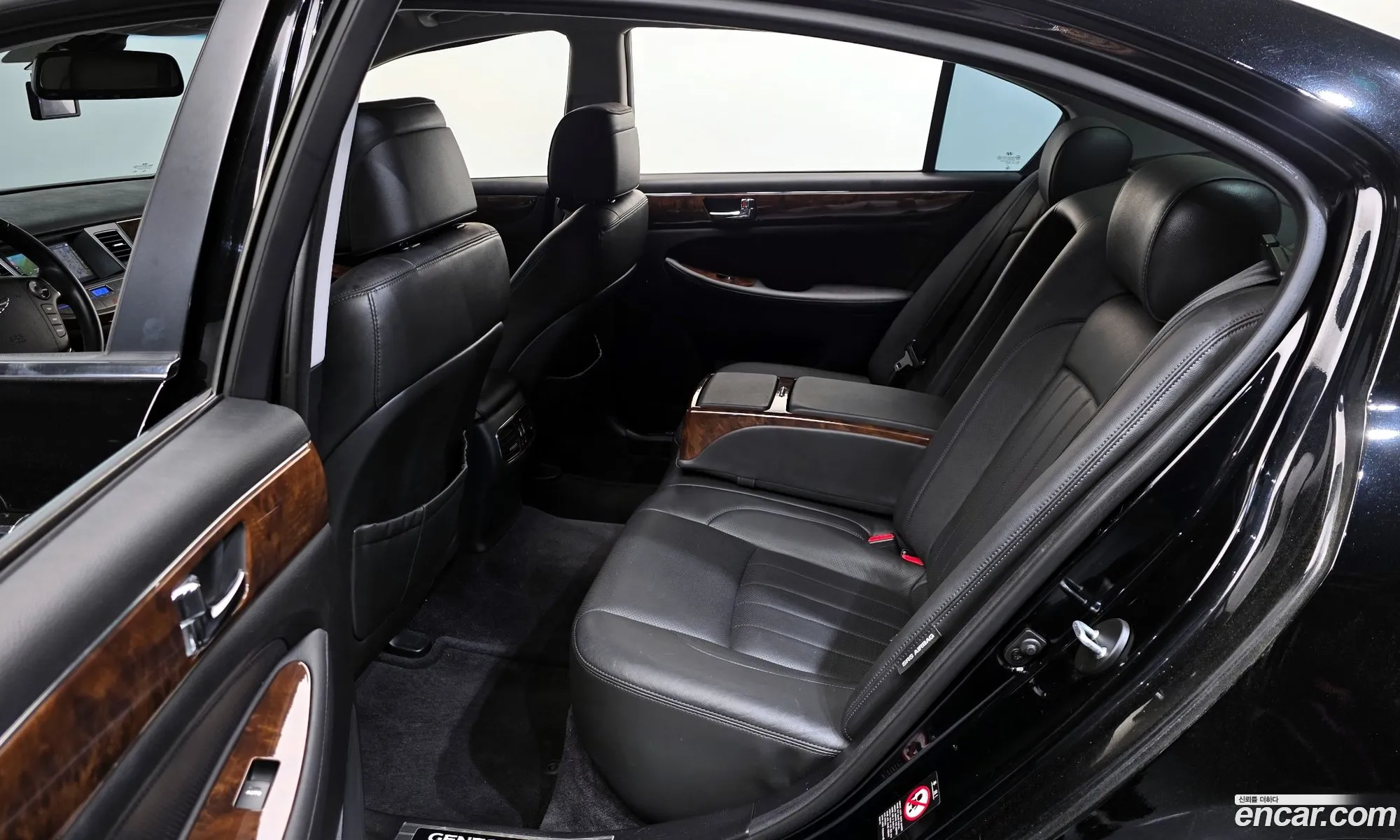 Hyundai Genesis 2011 — 13