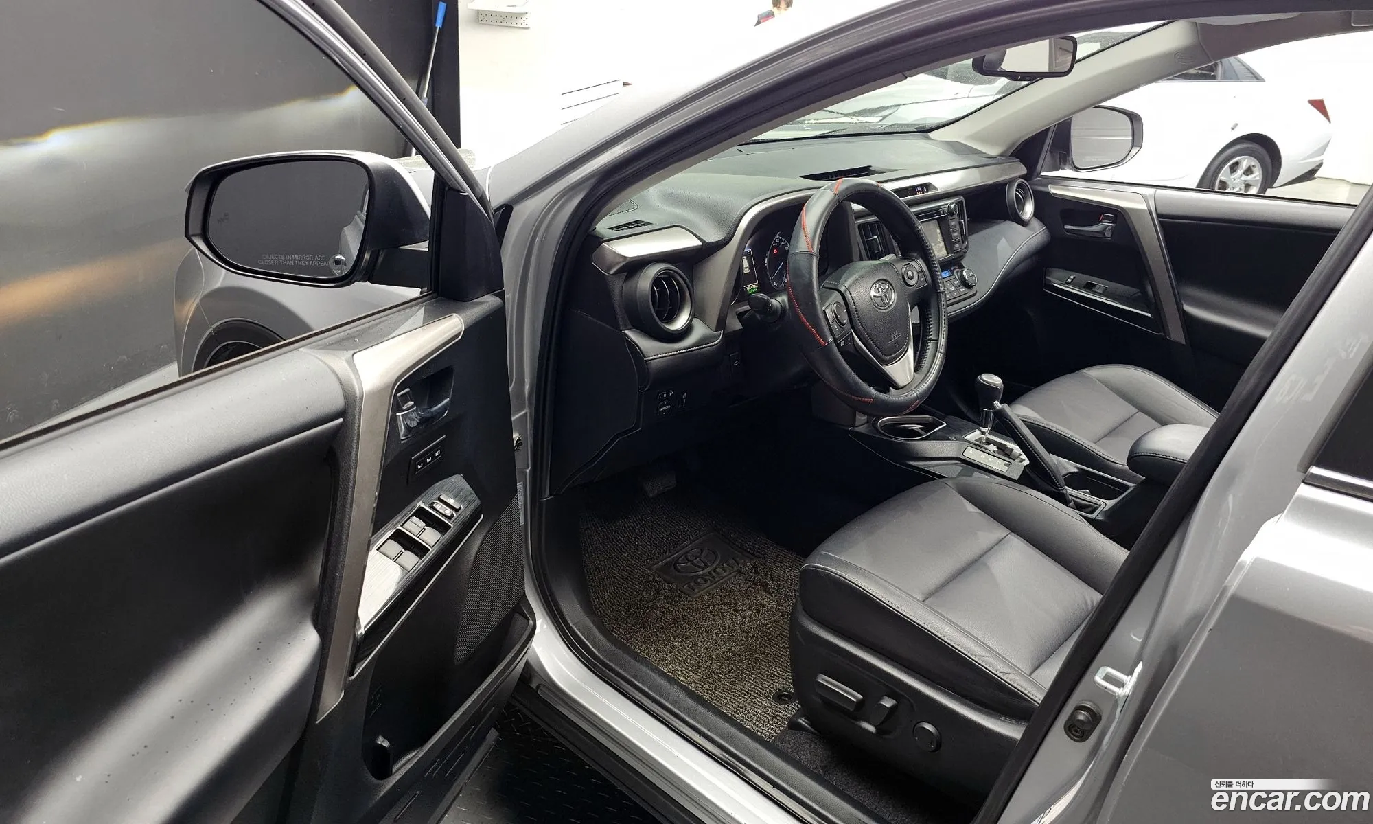 Toyota RAV4 2018 — 17