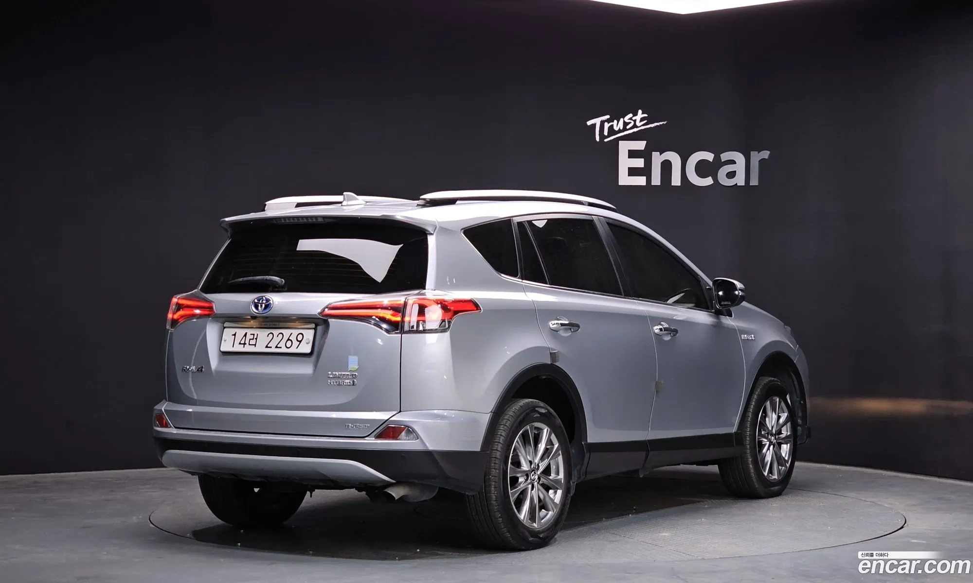 Toyota RAV4 2018 — 11