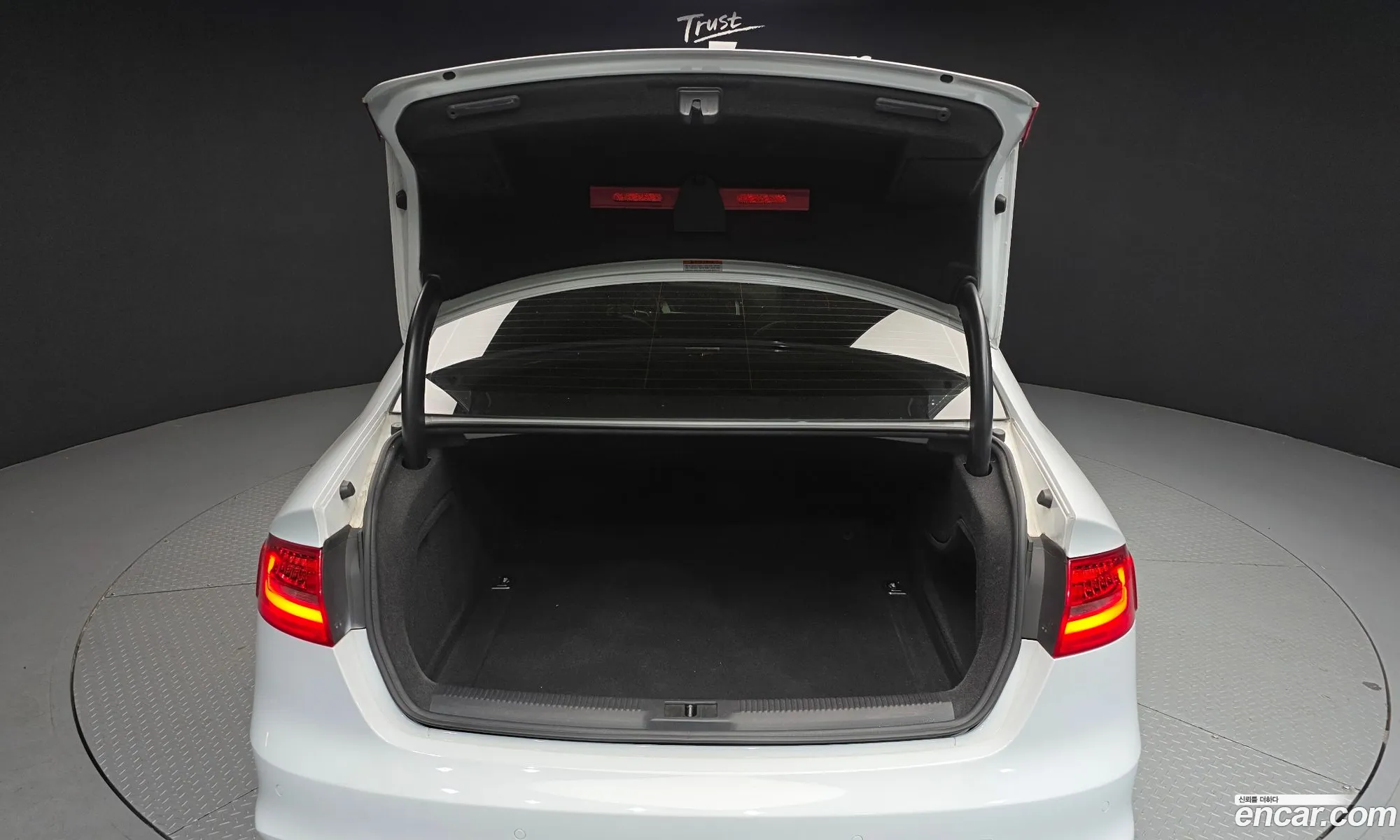 Audi A4 2015 WAUZZZ8K0GN015471 — 2