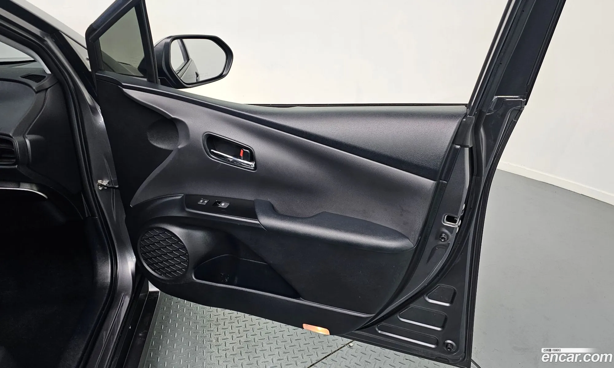 Toyota Prius 2017 — 17