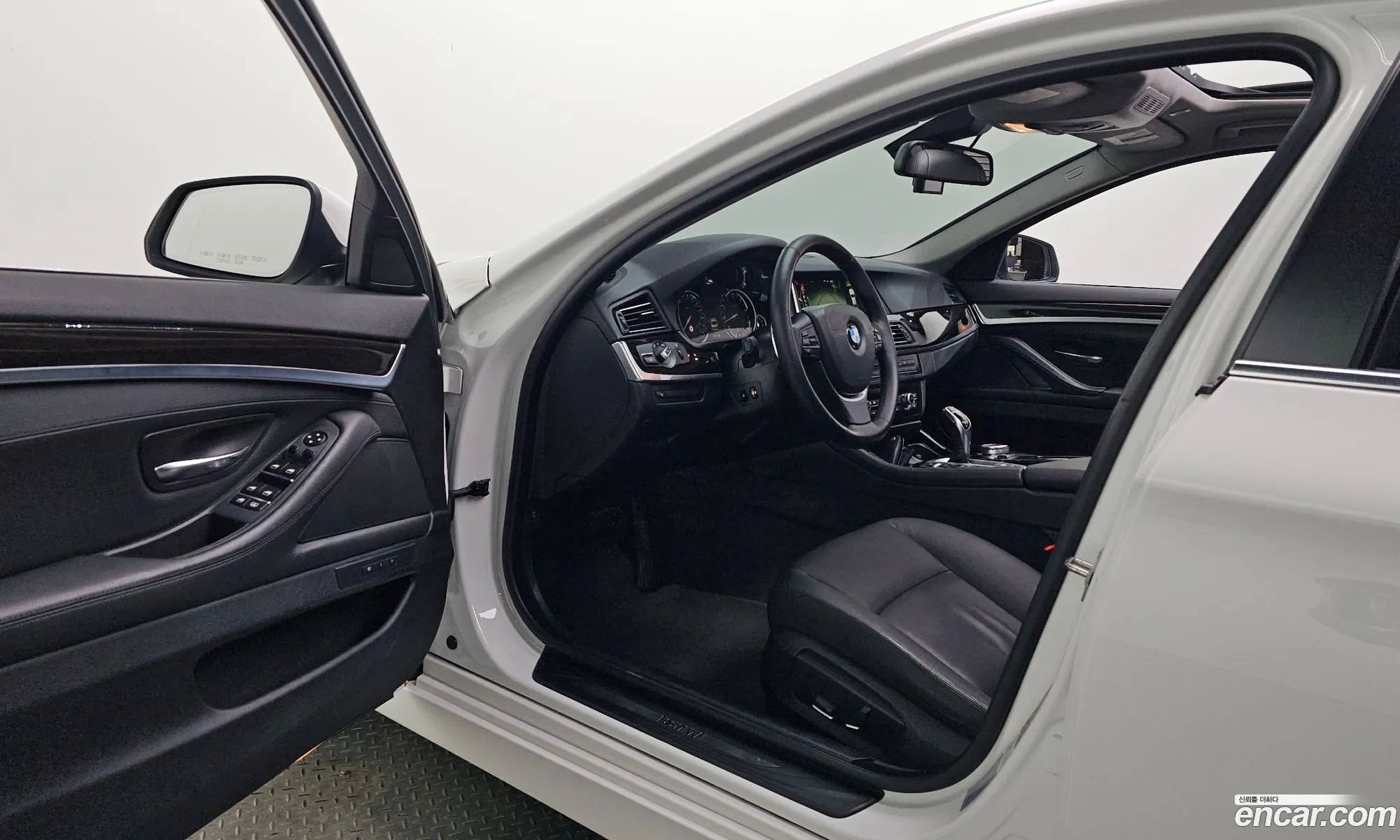 BMW 5 Series 2015 WBA5A7100FD816828 — 16