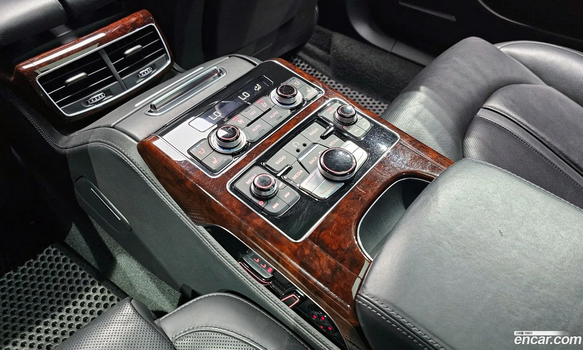Audi A8 2011 — 2