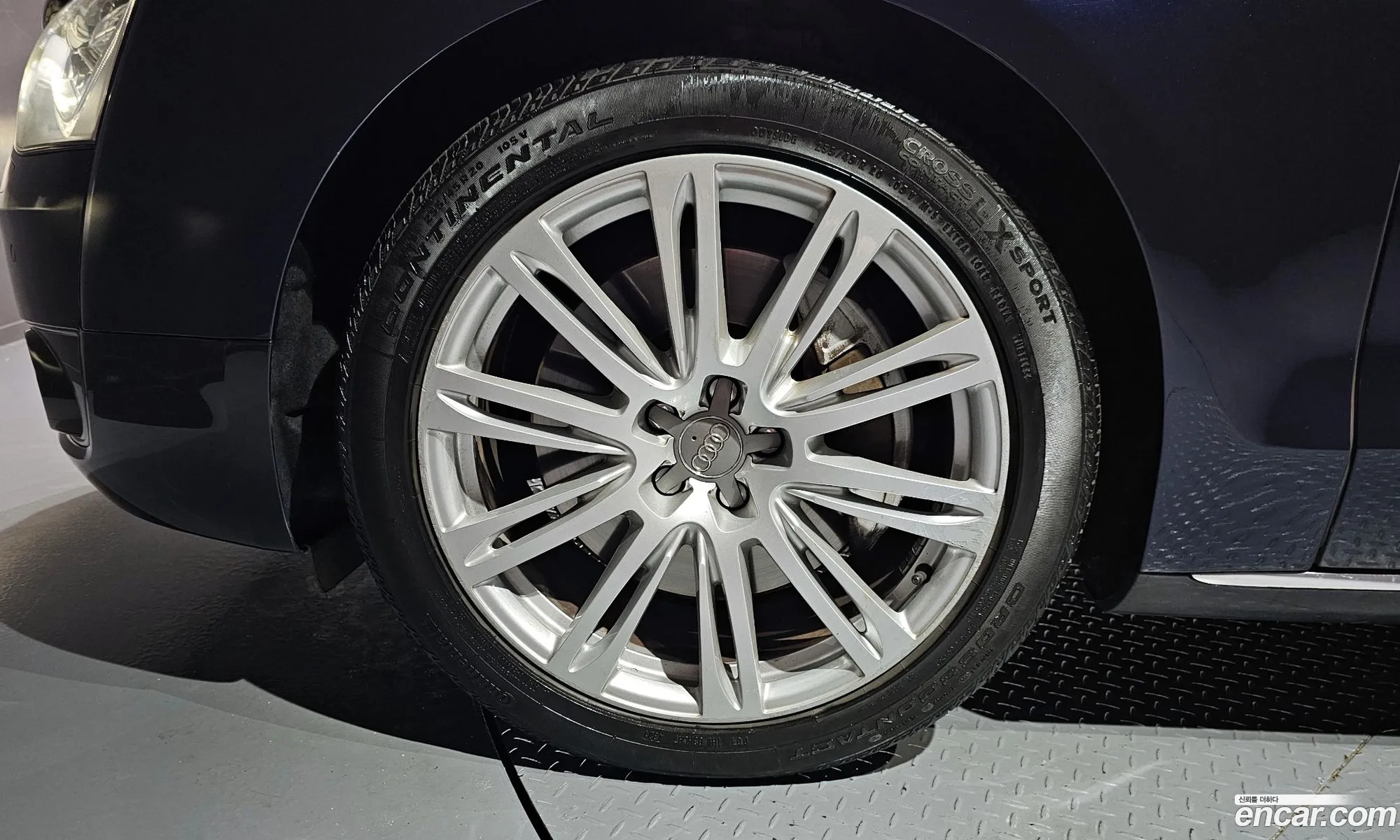 Audi A8 2011 — 17
