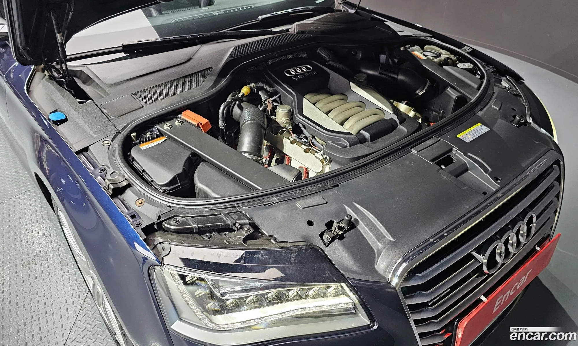 Audi A8 2011 — 6