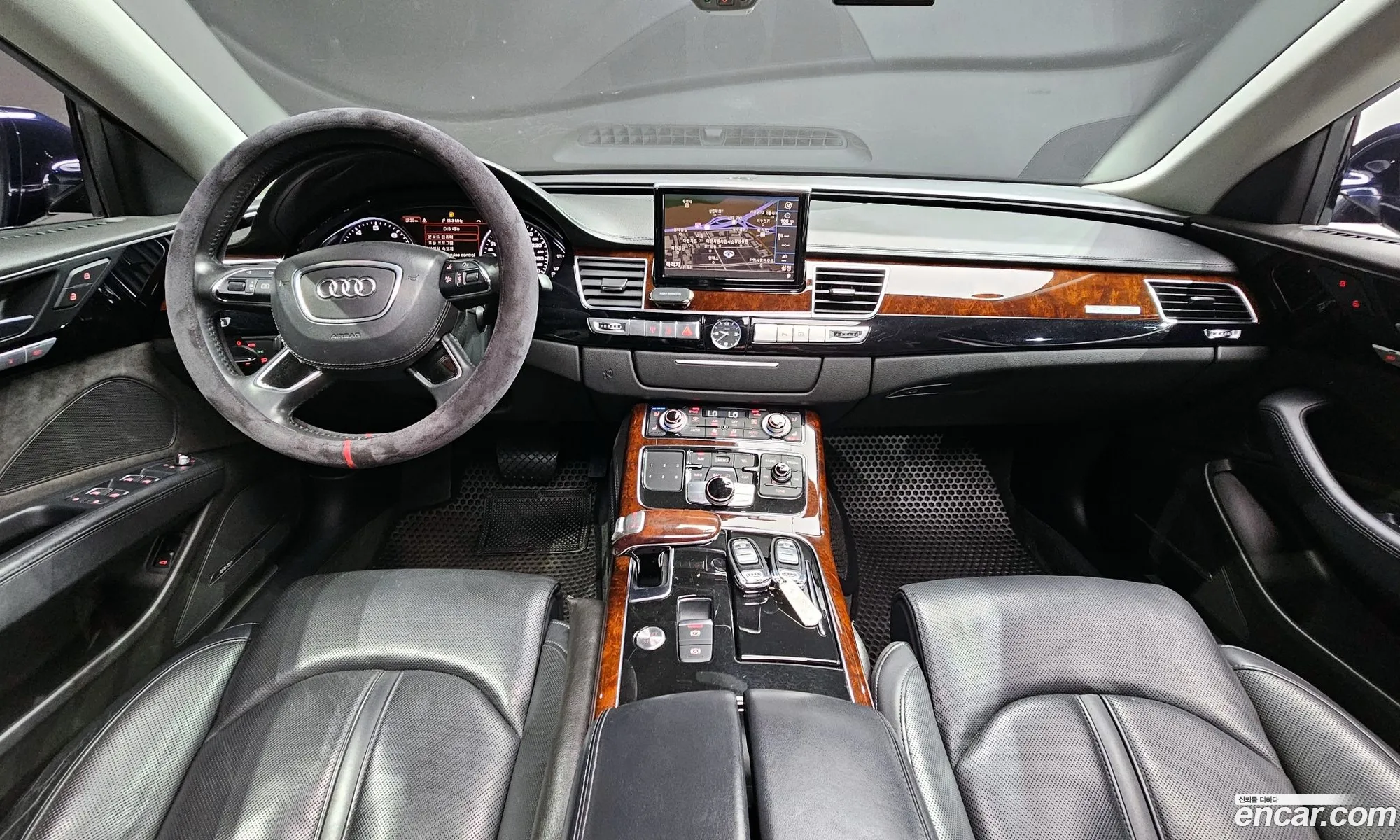 Audi A8 2011 — 12
