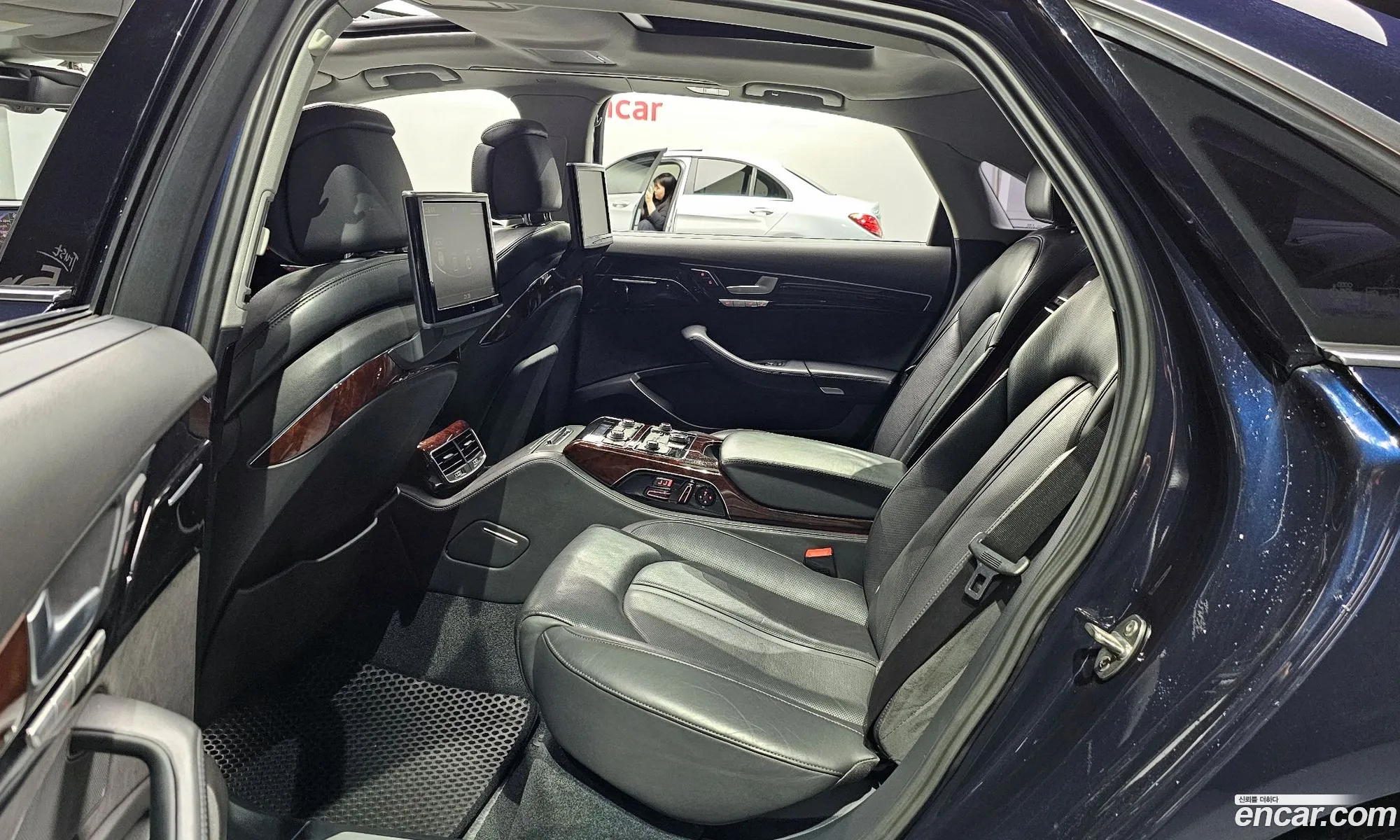 Audi A8 2011 — 11