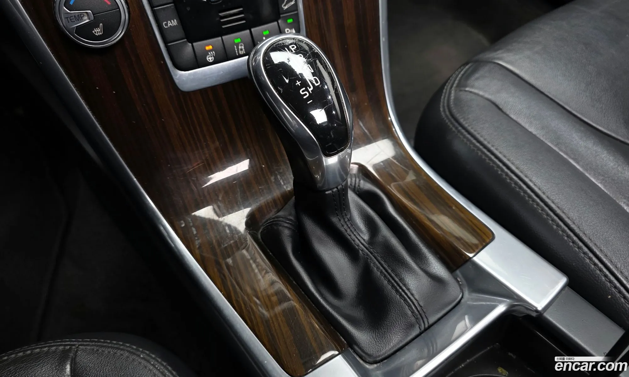 Volvo XC60 2015 YV1DZ82K6F2754864 — 18