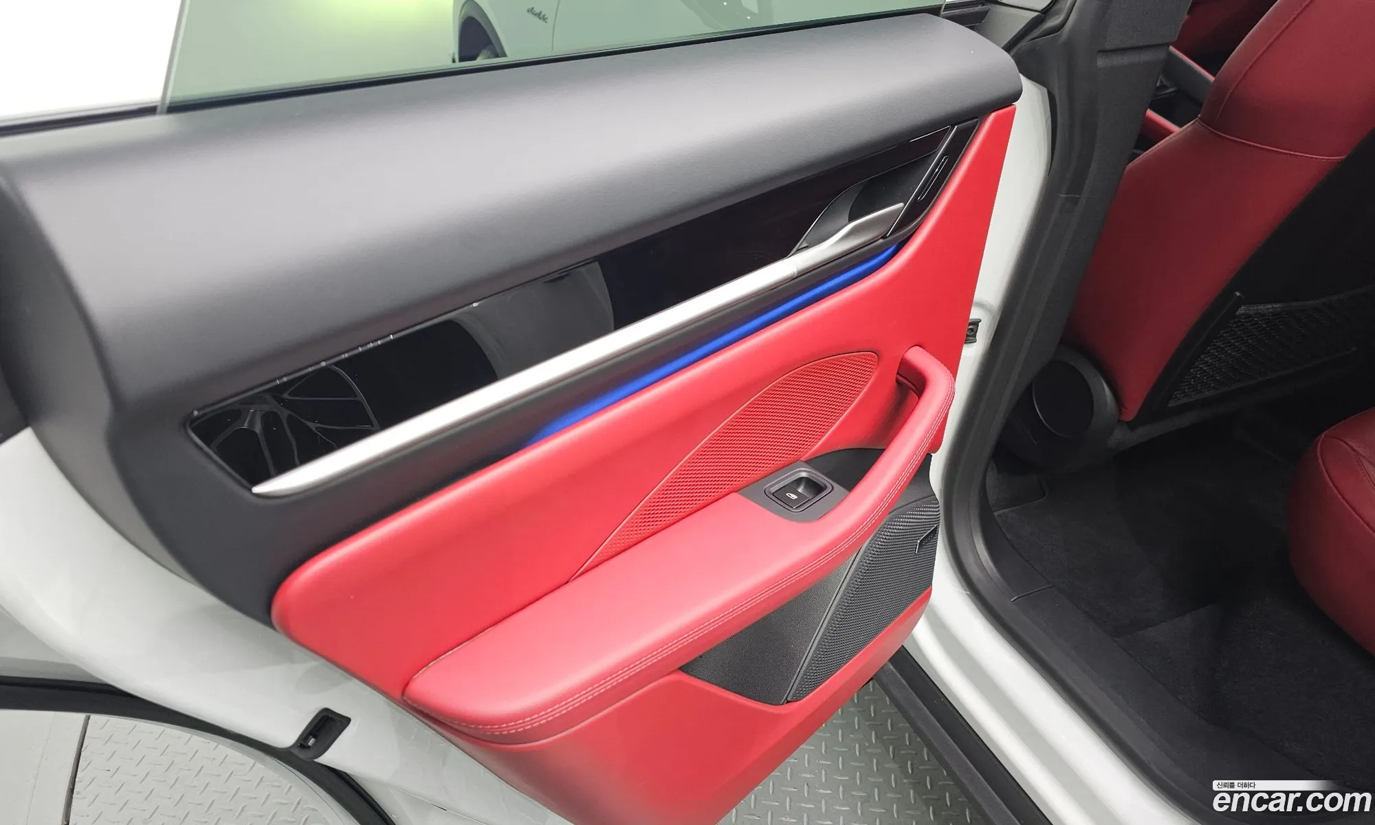 Porsche Macan EV 2025 WP1AD2XA0SL075796 — 2