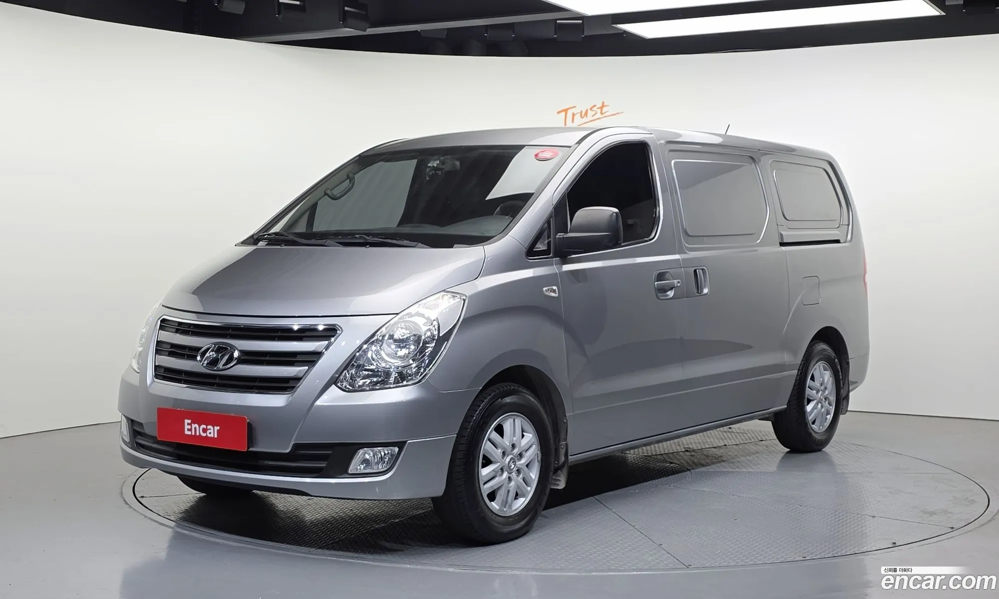 Hyundai Grand Starex 2017 — 12