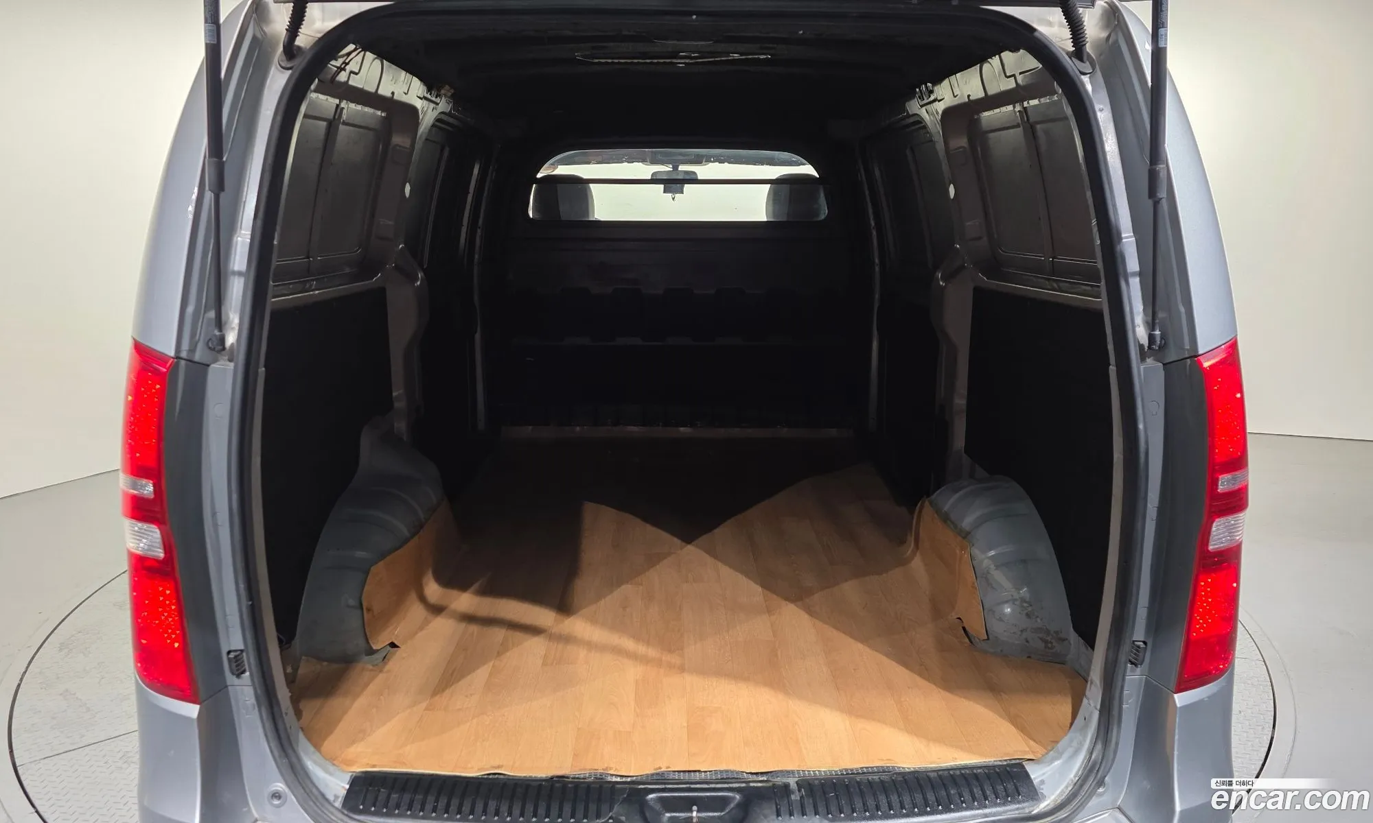 Hyundai Grand Starex 2017 — 13