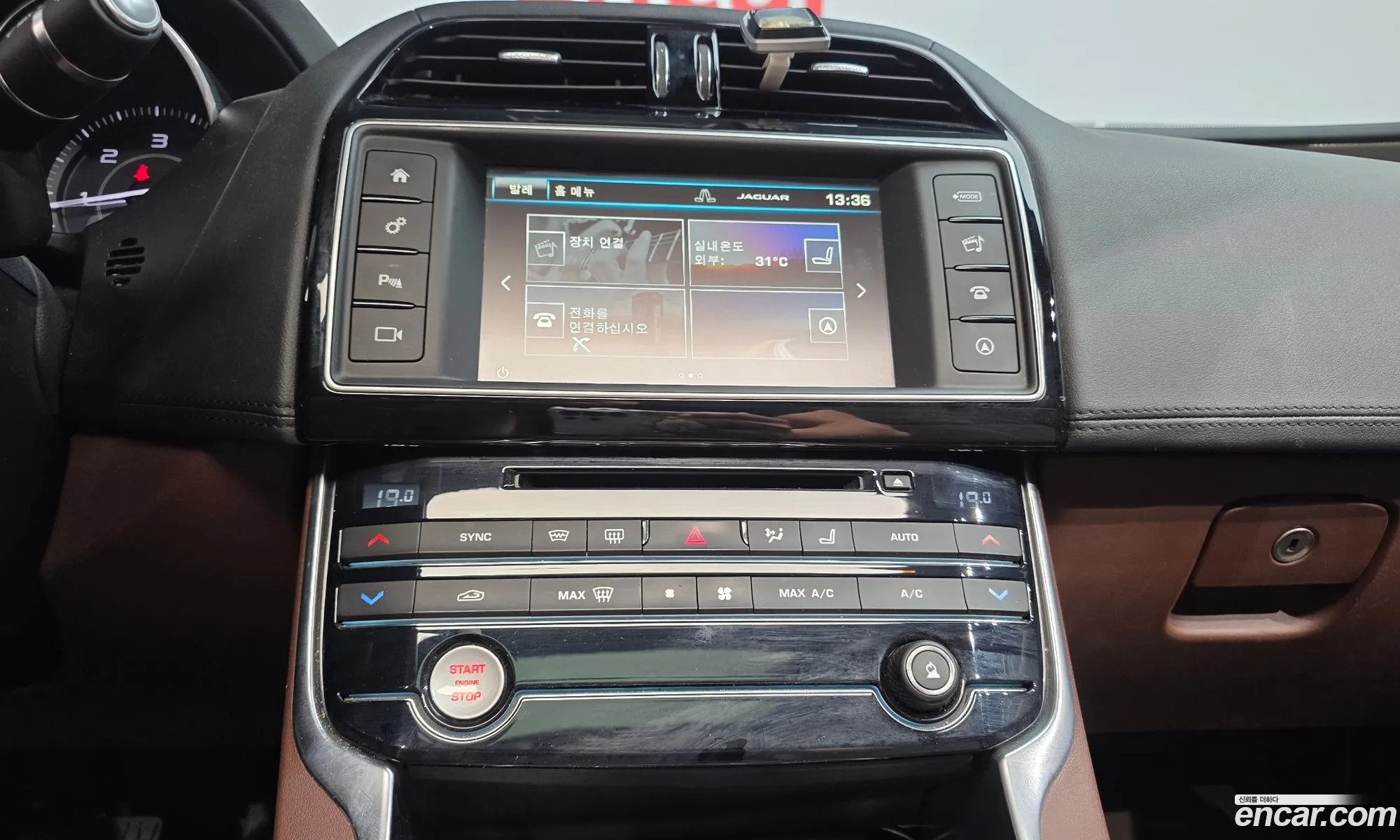 Jaguar XE 2015 — 14