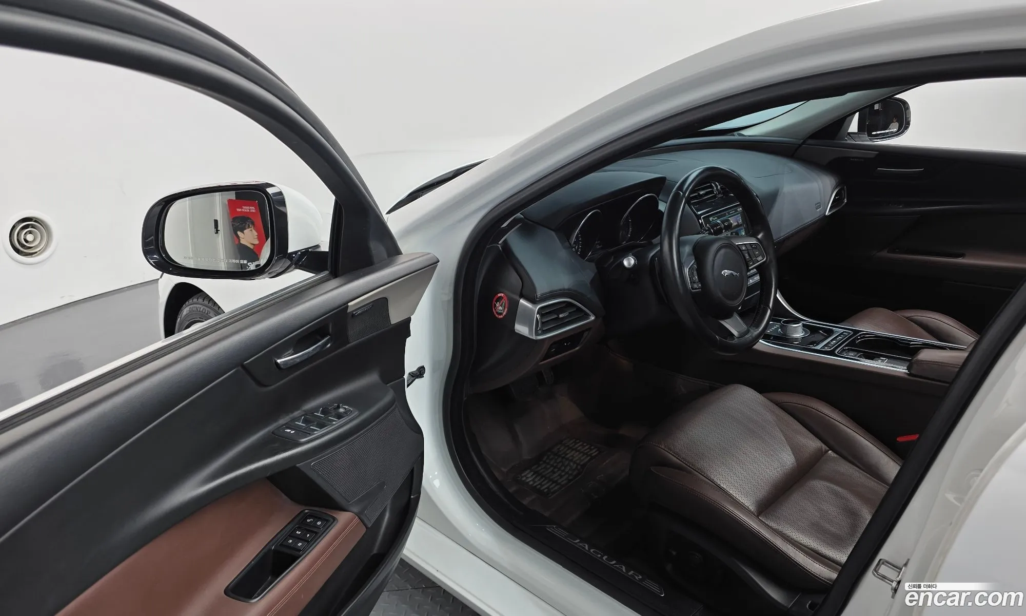 Jaguar XE 2015 — 16