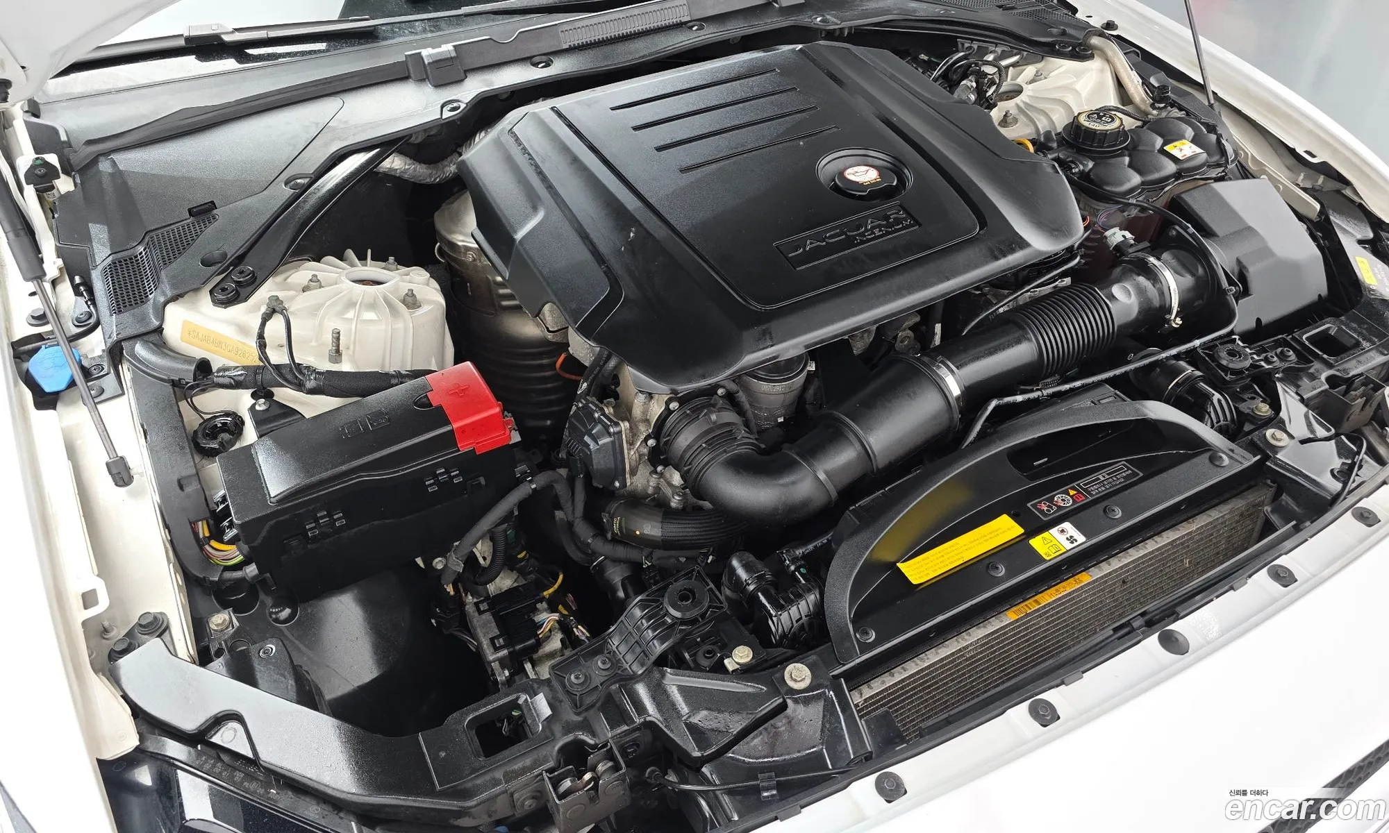 Jaguar XE 2015 — 2