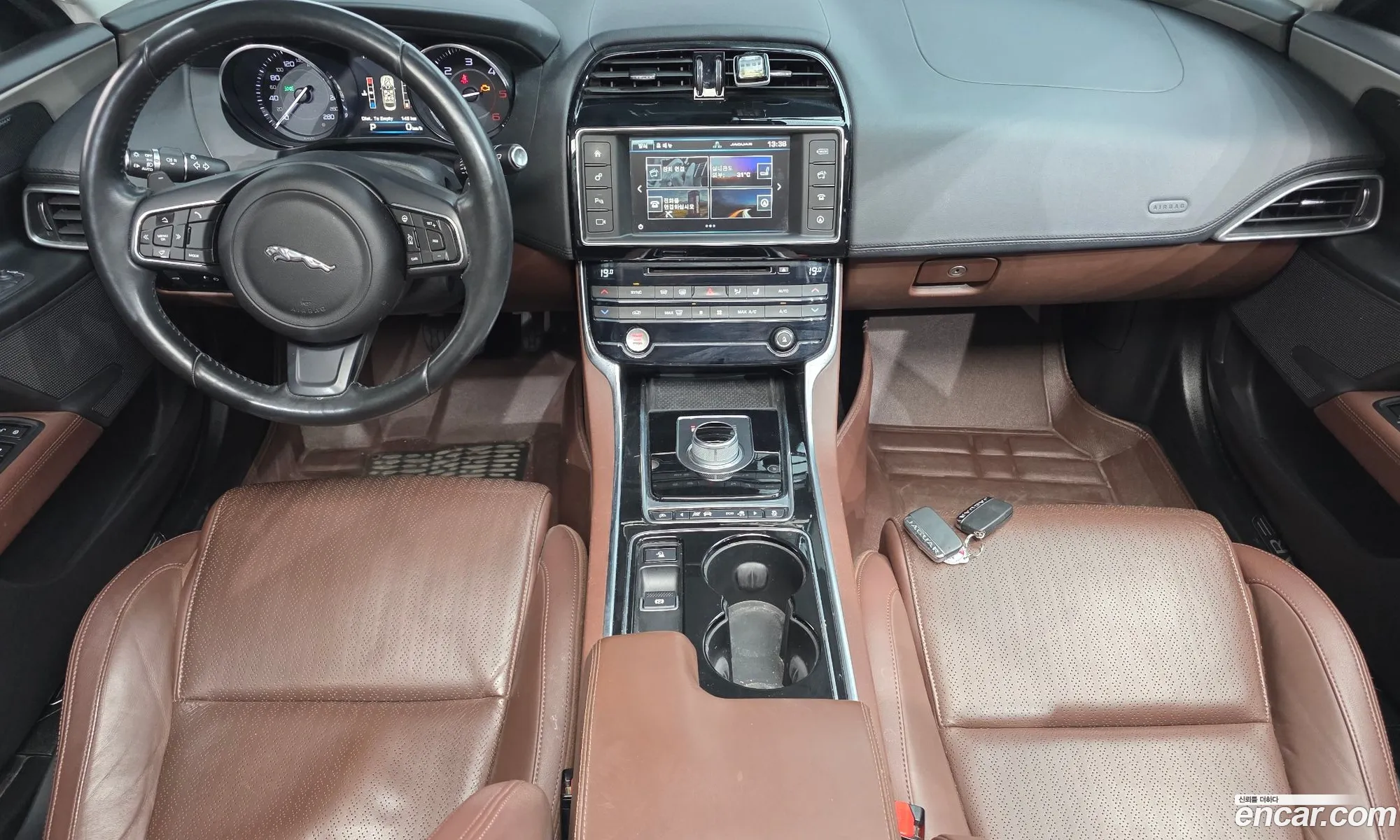 Jaguar XE 2015 — 19