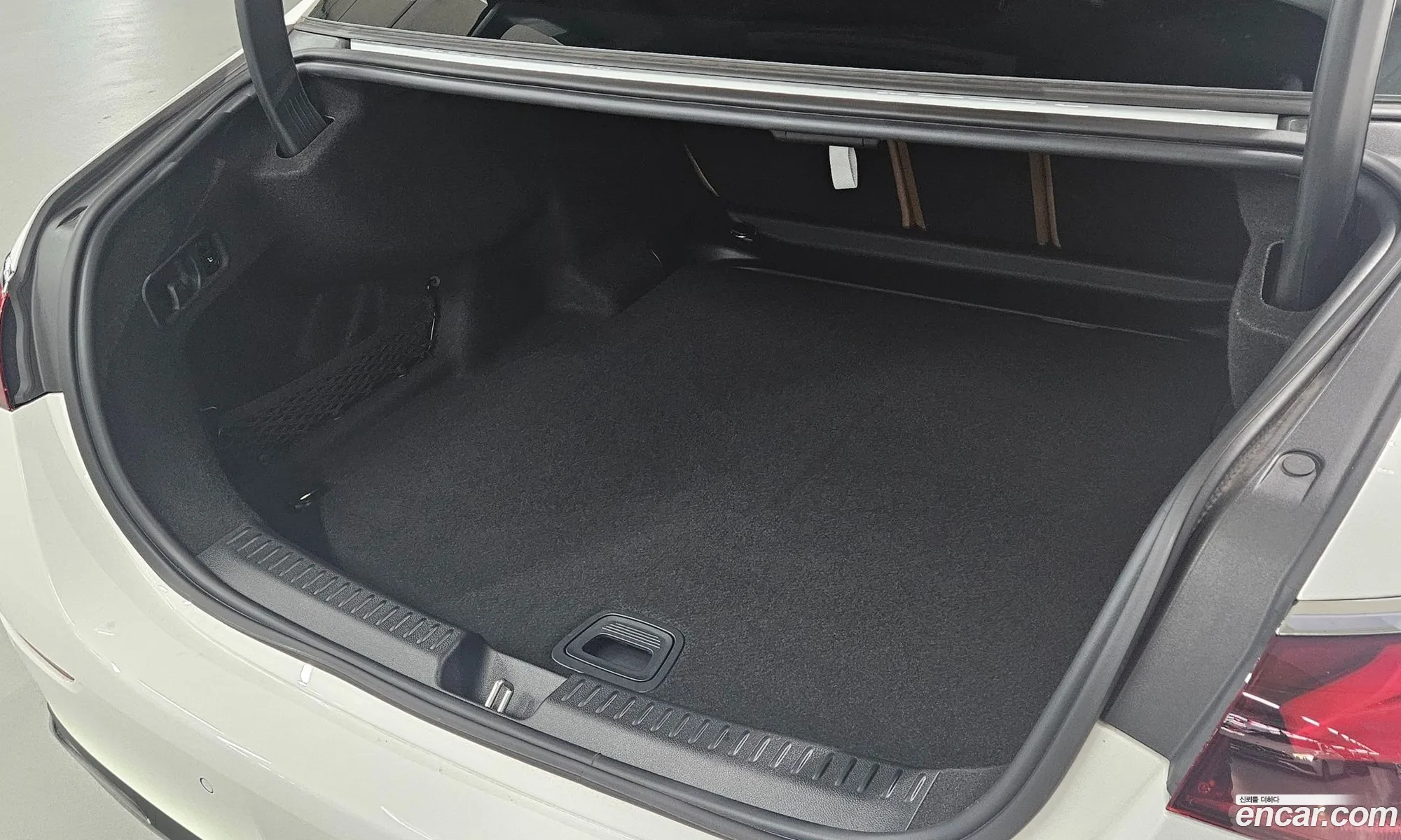 Mercedes-Benz E-Class W214 2025 — 13