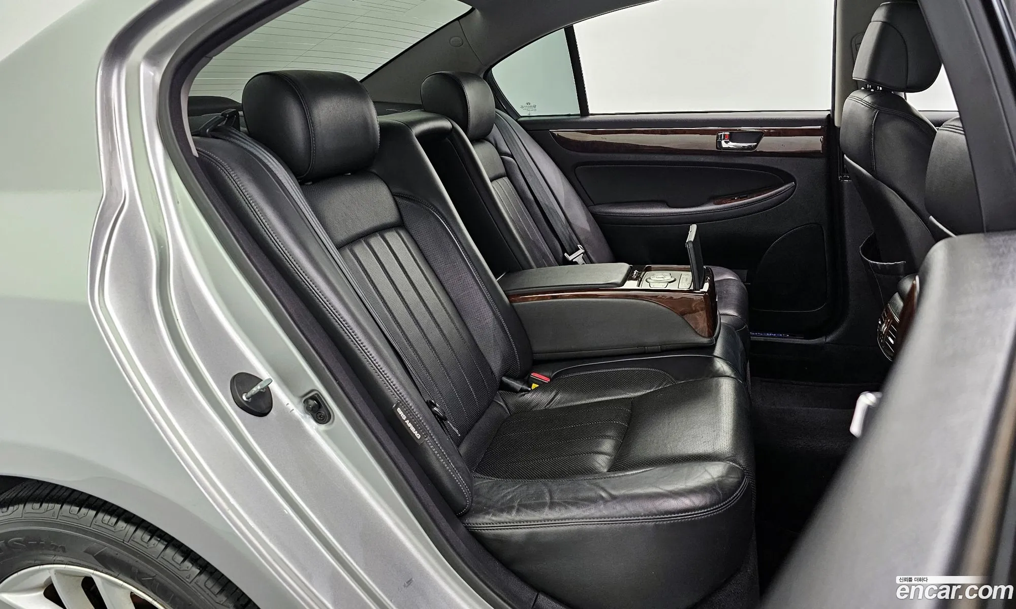 Hyundai Genesis 2010 — 5