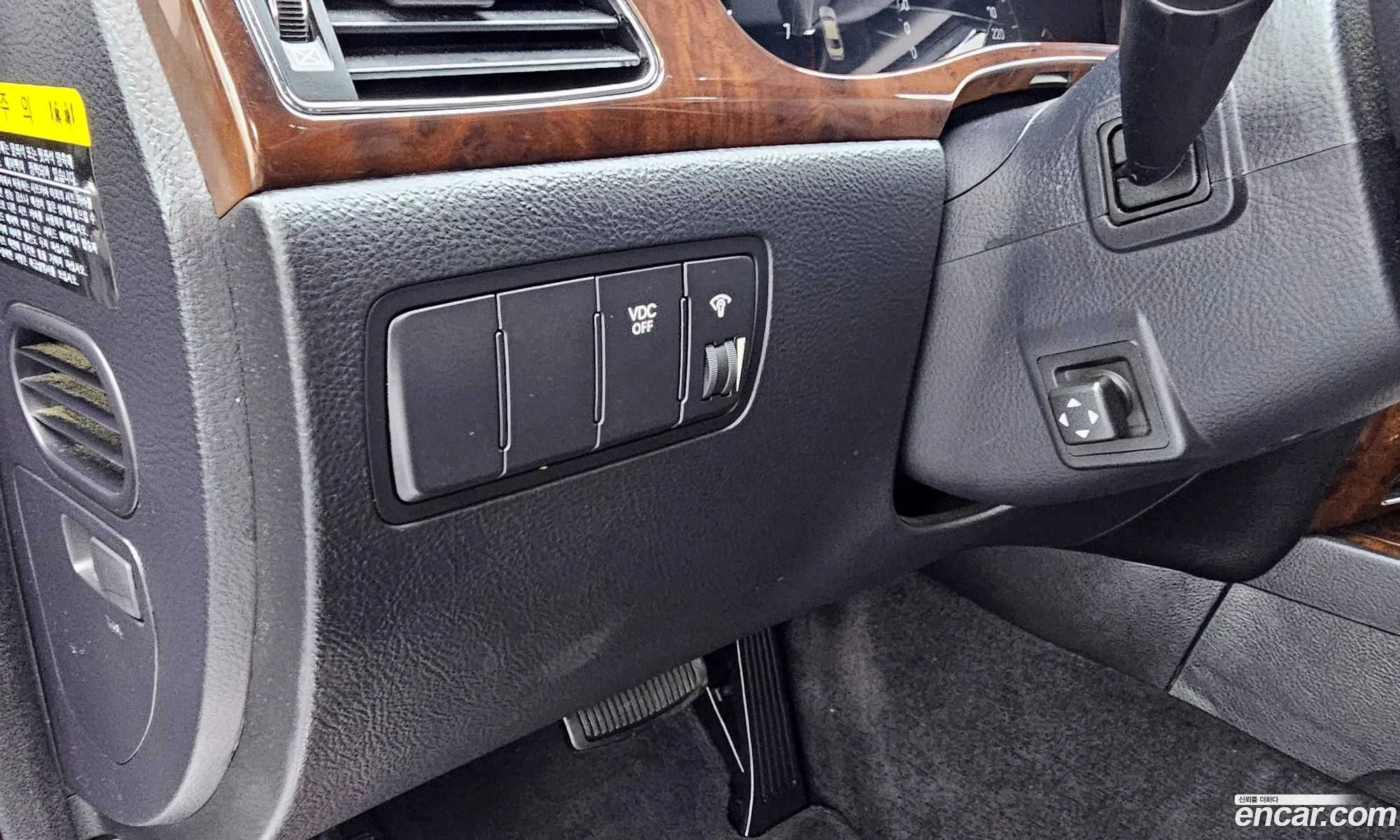 Hyundai Genesis 2010 — 13